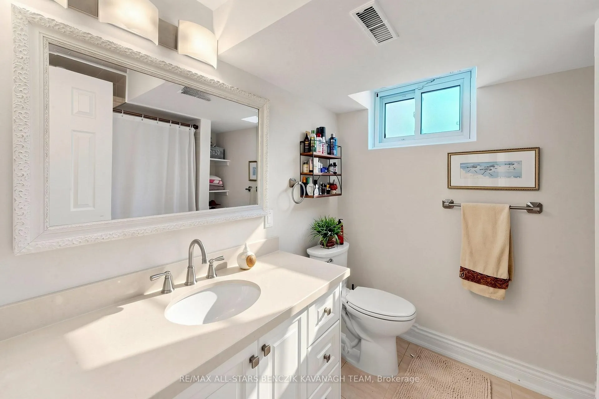 Photo 16 of 65 Wootten Way N, Markham, Markham Village — HOMEH