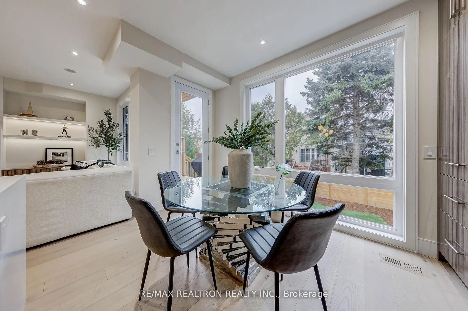 Photo 10 of 496 Melrose Avenue, Toronto, Bedford Park-Nortown — HOMEH