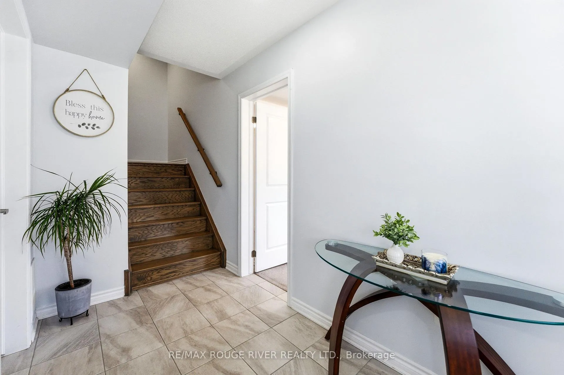 Photo 5 of 2402 Fall Harvest Crescent, Pickering, Rural Pickering — HOMEH