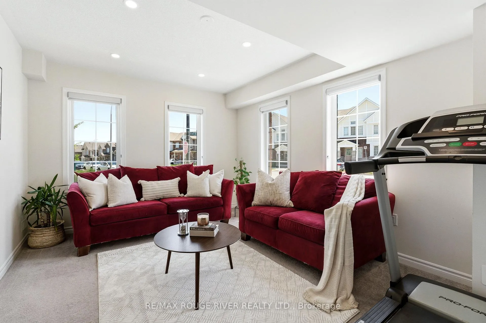 Photo 6 of 2402 Fall Harvest Crescent, Pickering, Rural Pickering — HOMEH