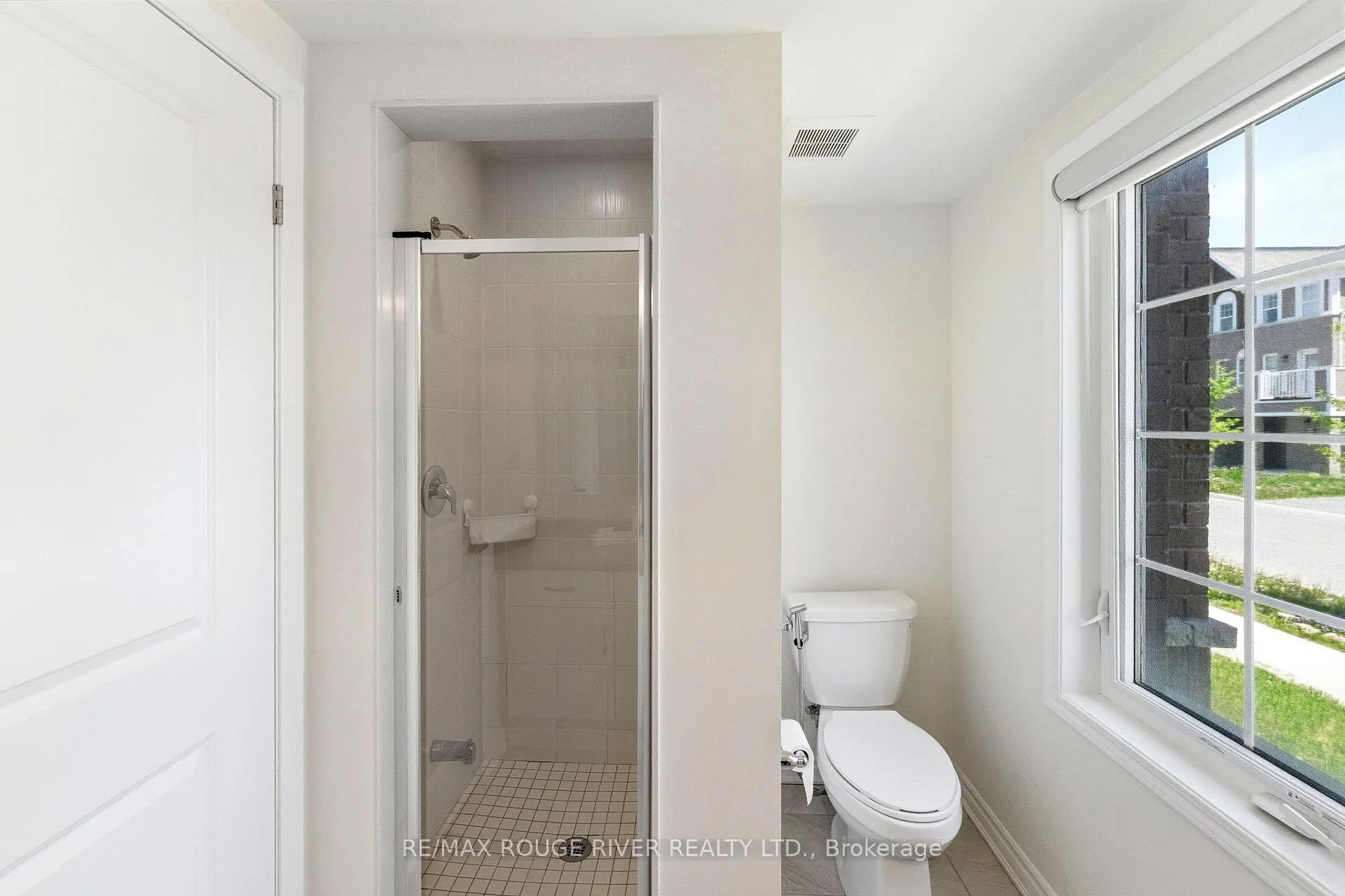 Photo 9 of 2402 Fall Harvest Crescent, Pickering, Rural Pickering — HOMEH