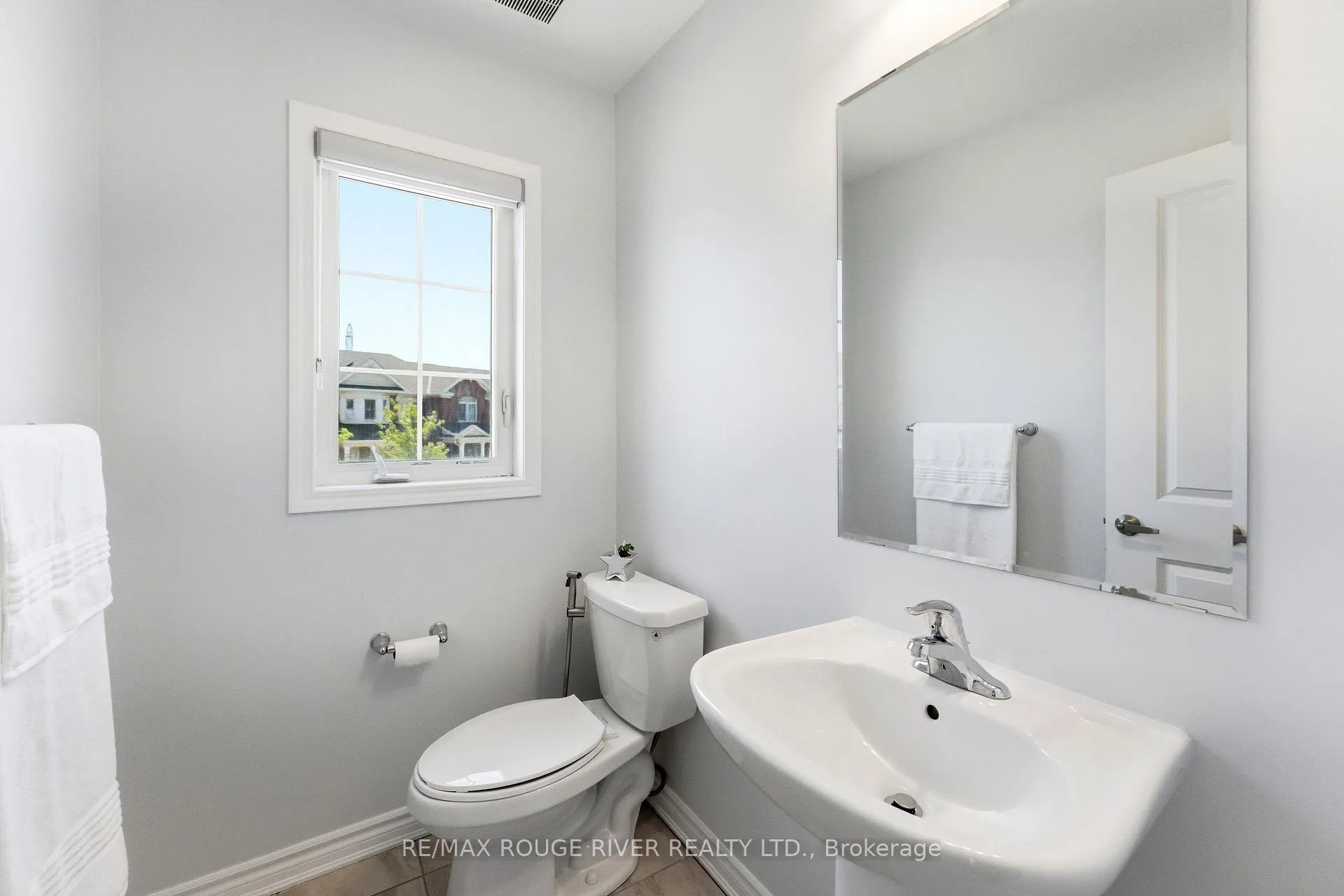 Photo 16 of 2402 Fall Harvest Crescent, Pickering, Rural Pickering — HOMEH