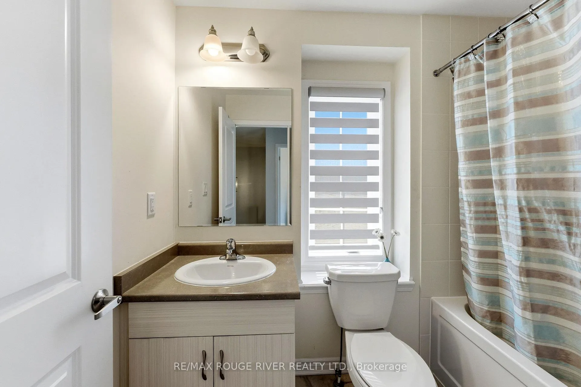 Photo 35 of 2402 Fall Harvest Crescent, Pickering, Rural Pickering — HOMEH