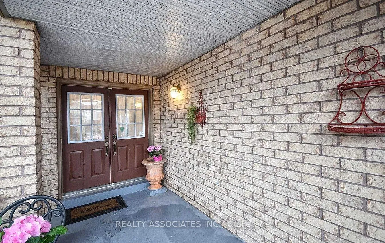 Photo 1 of 33 Holloway Road, Markham, Cedarwood — HOMEH