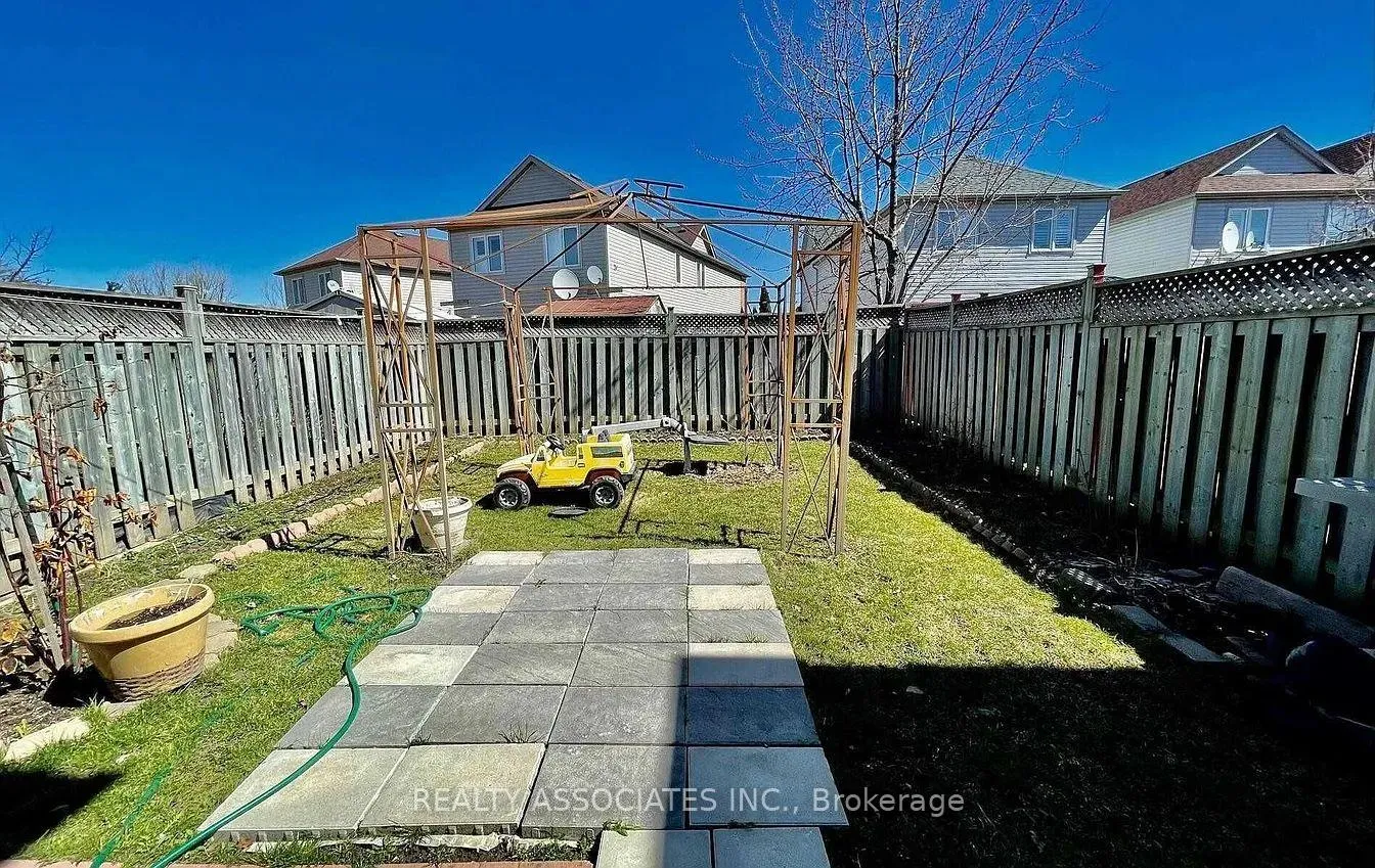 Photo 7 of 33 Holloway Road, Markham, Cedarwood — HOMEH