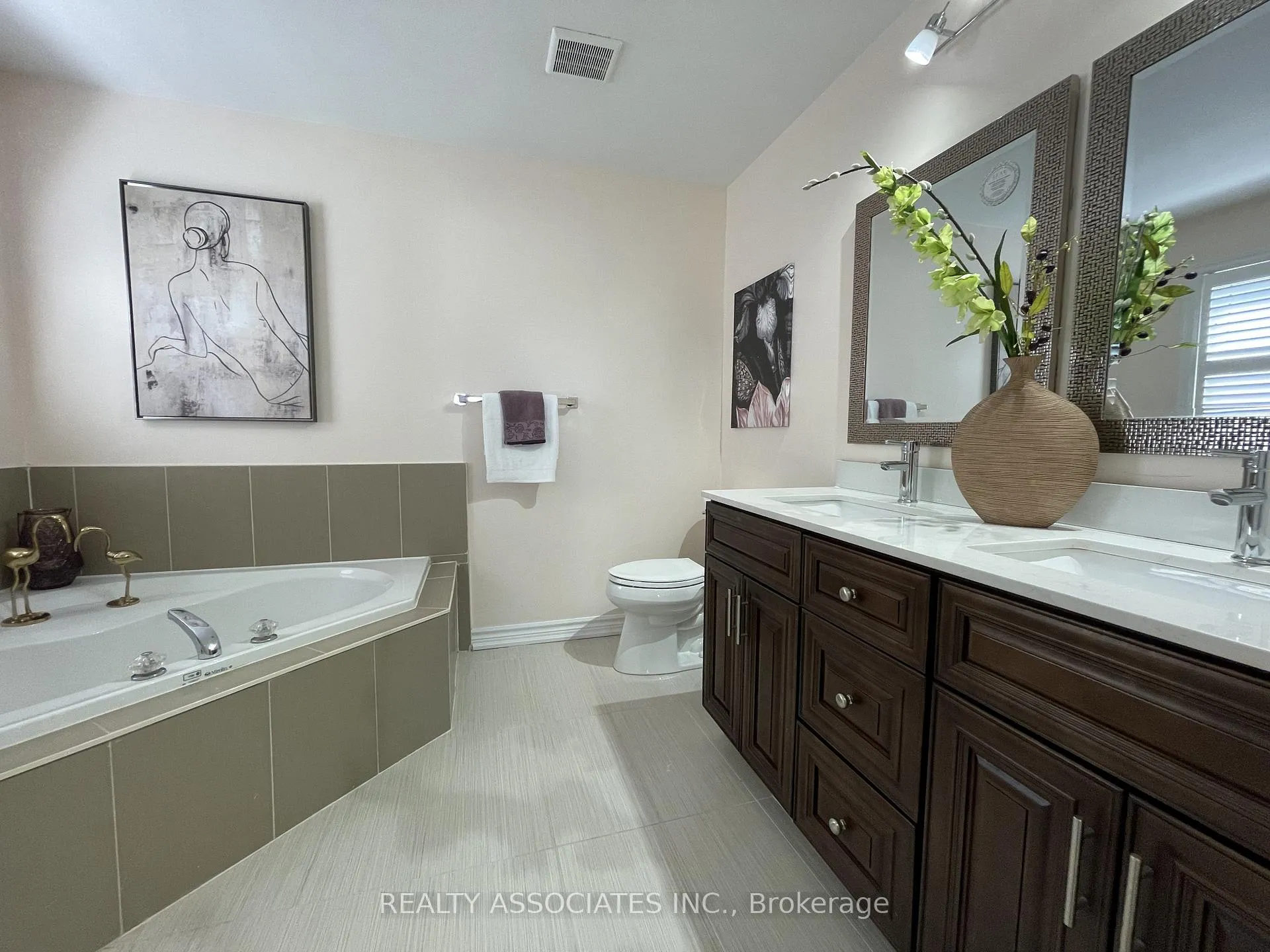 Photo 9 of 33 Holloway Road, Markham, Cedarwood — HOMEH