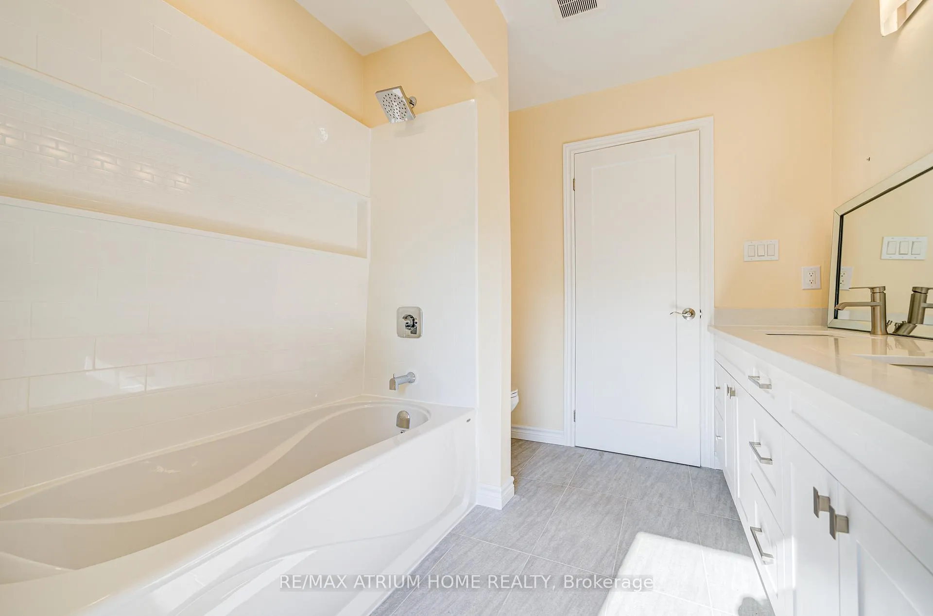 Photo 17 of 9963 Woodbine Avenue, Markham, Devil's Elbow — HOMEH