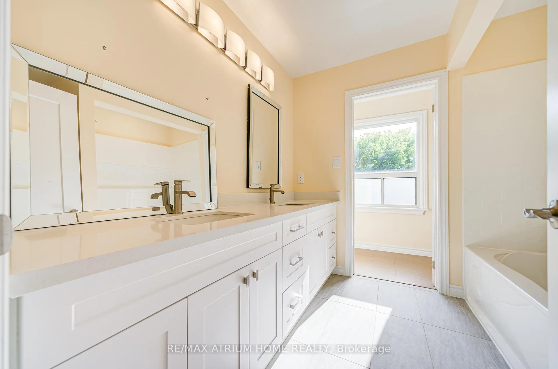 Photo 18 of 9963 Woodbine Avenue, Markham, Devil's Elbow — HOMEH