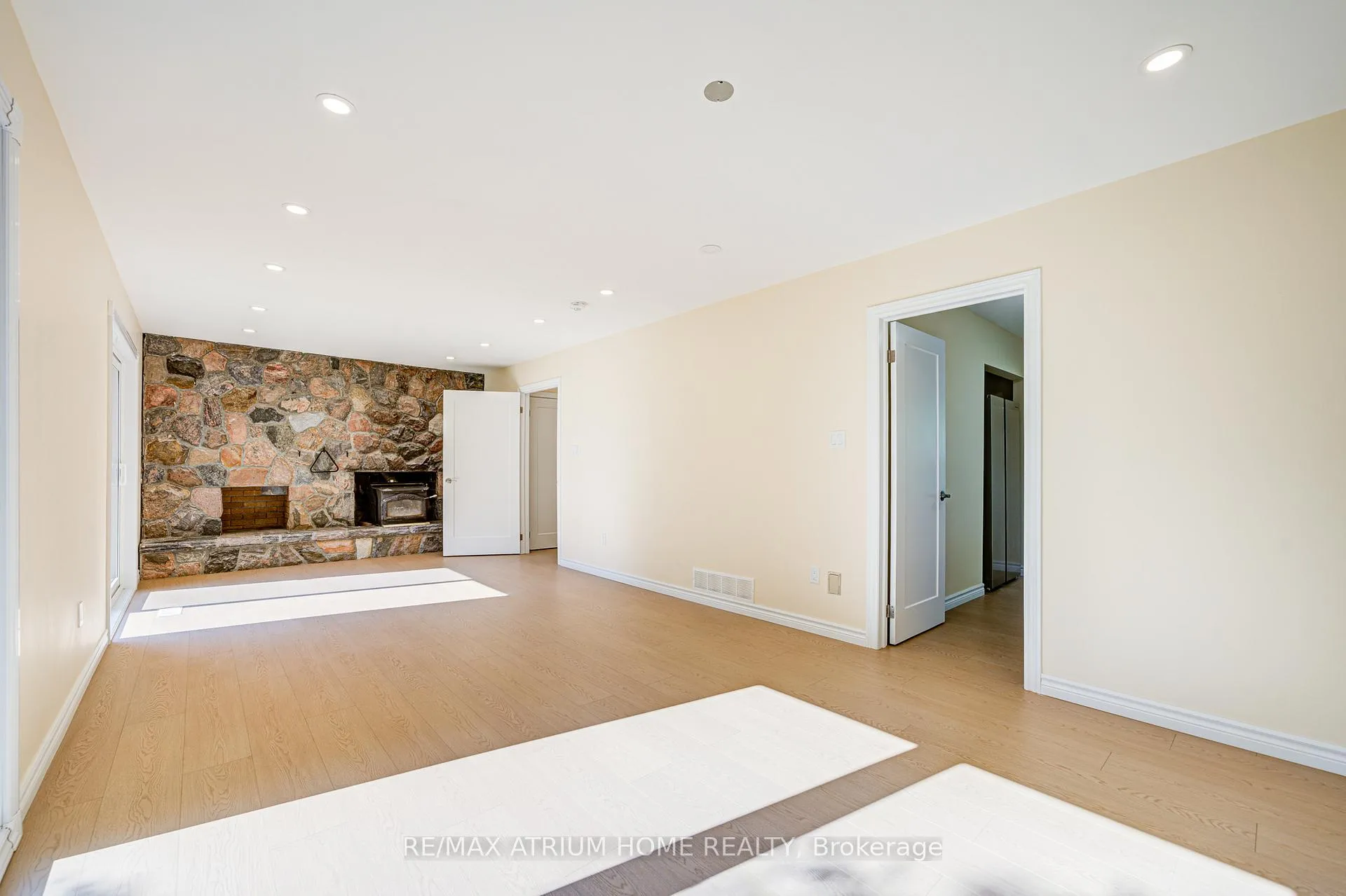 Photo 38 of 9963 Woodbine Avenue, Markham, Devil's Elbow — HOMEH