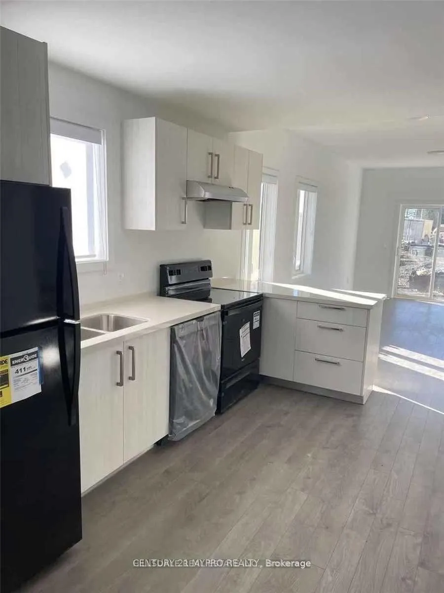 Photo 2 of 414 Alberta Street, Welland, Lincoln/Crowland — HOMEH