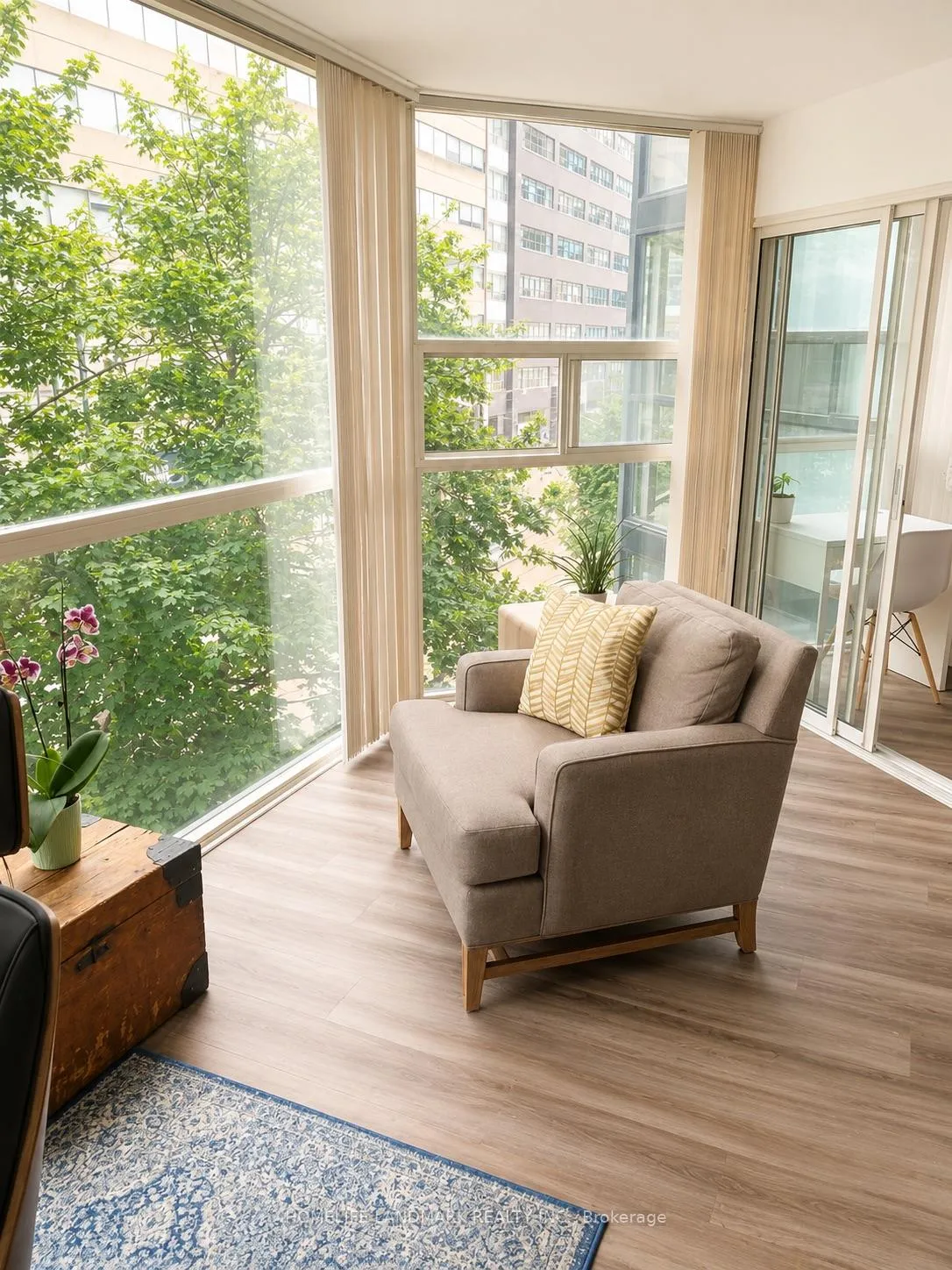 Photo 5 of Unit 412, 705 King Street, Toronto, Niagara — HOMEH