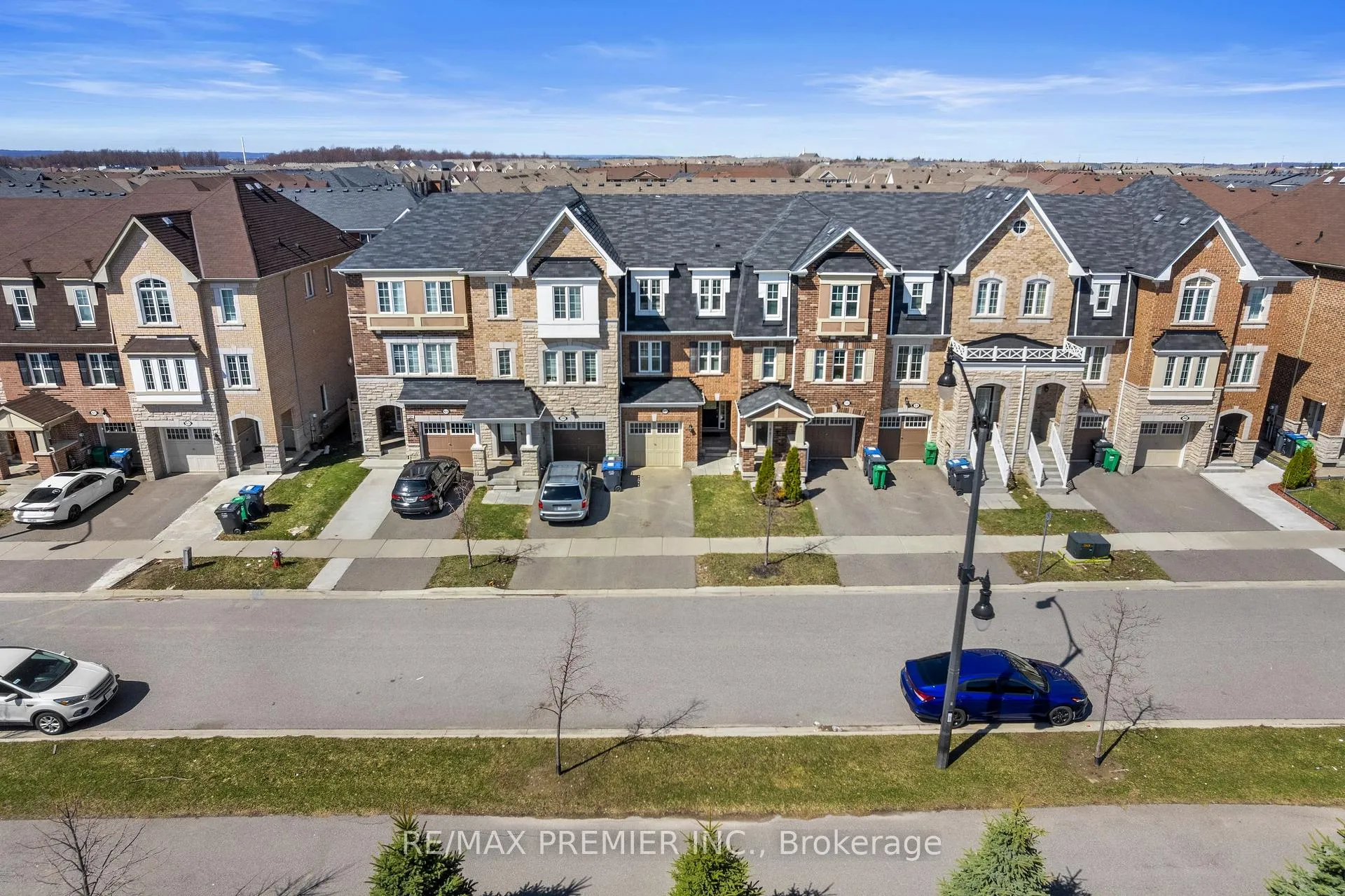 Photo 2 of 57 Baycliffe Crescent, Brampton, Northwest Brampton — HOMEH
