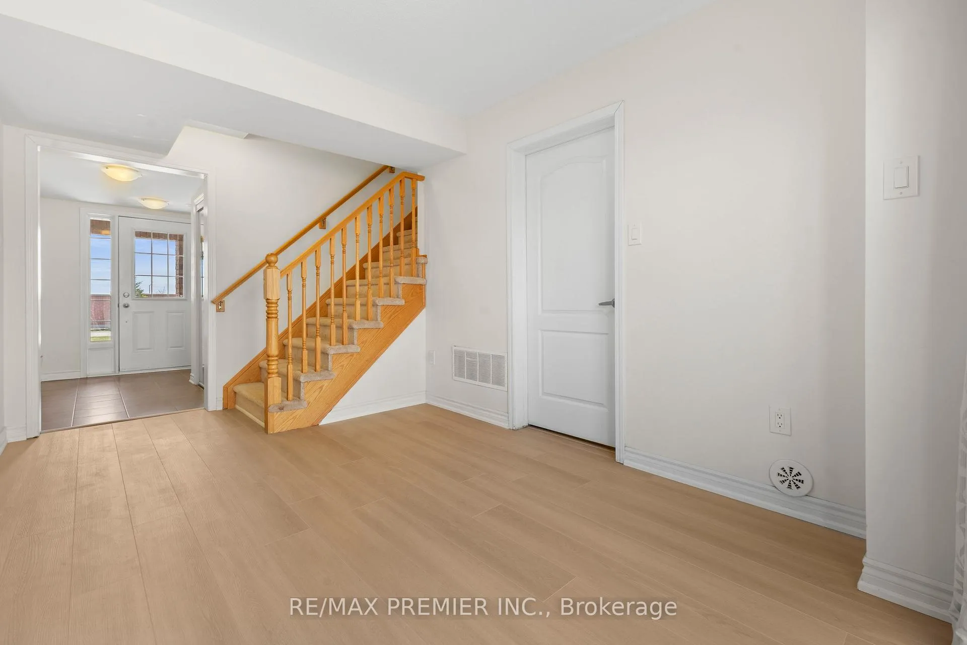 Photo 11 of 57 Baycliffe Crescent, Brampton, Northwest Brampton — HOMEH