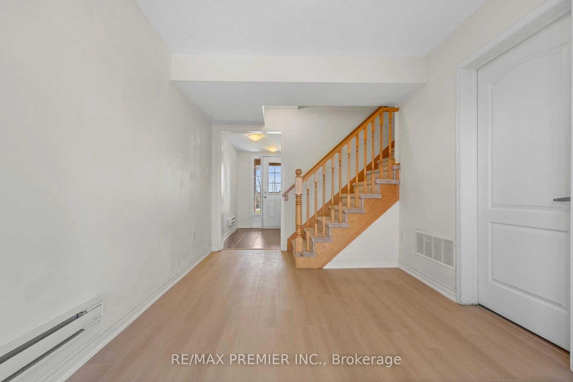 Photo 12 of 57 Baycliffe Crescent, Brampton, Northwest Brampton — HOMEH