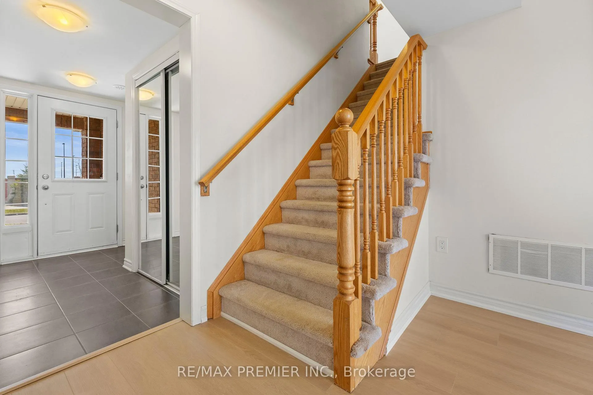 Photo 13 of 57 Baycliffe Crescent, Brampton, Northwest Brampton — HOMEH