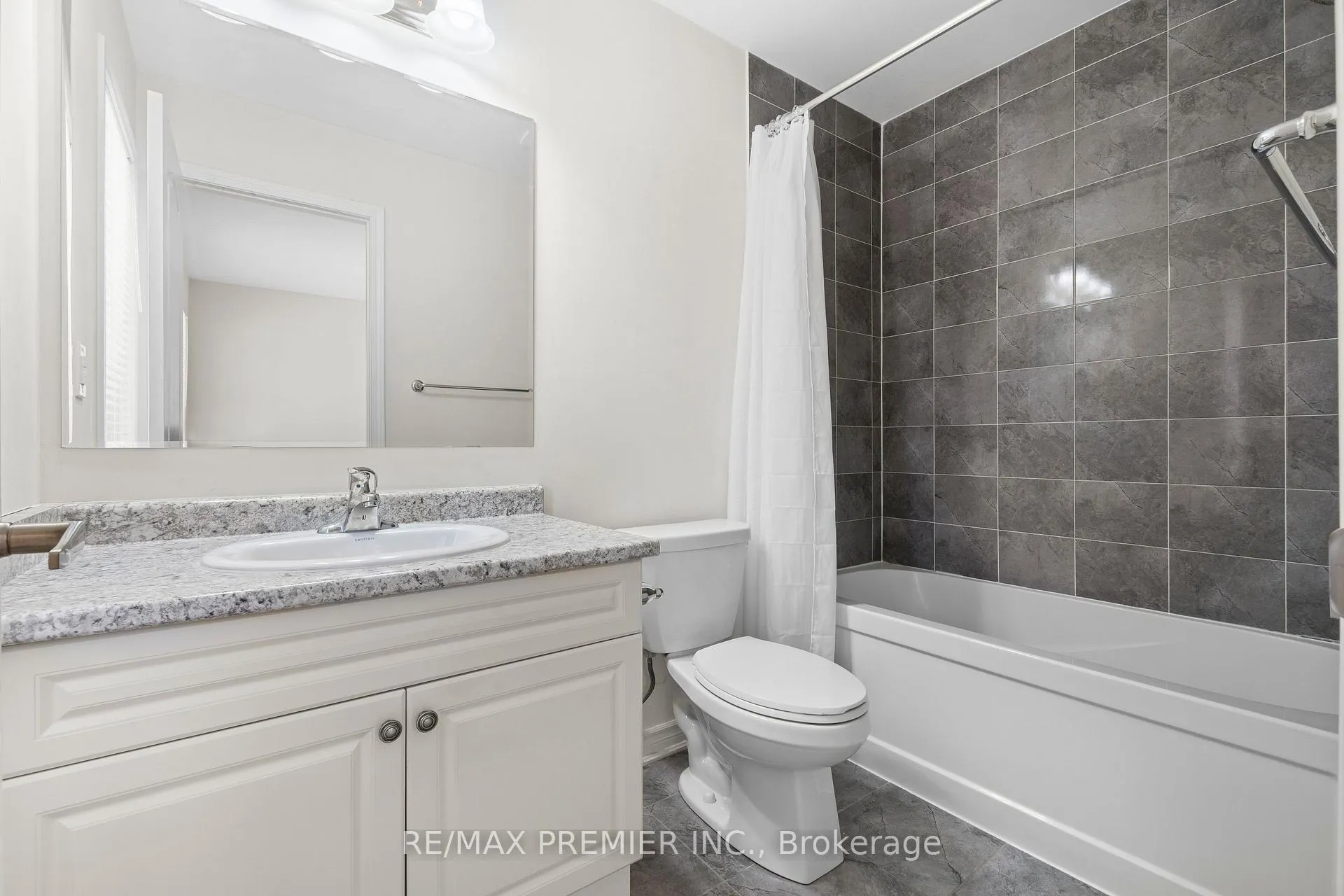 Photo 32 of 57 Baycliffe Crescent, Brampton, Northwest Brampton — HOMEH