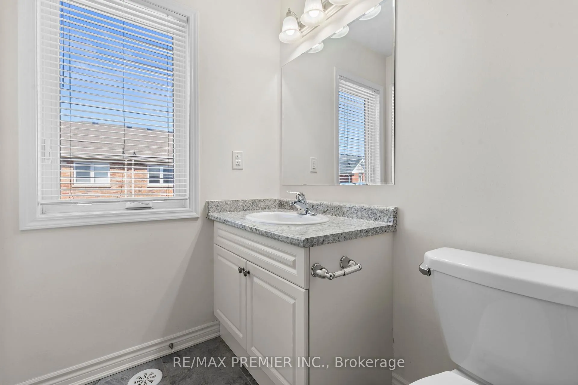 Photo 33 of 57 Baycliffe Crescent, Brampton, Northwest Brampton — HOMEH