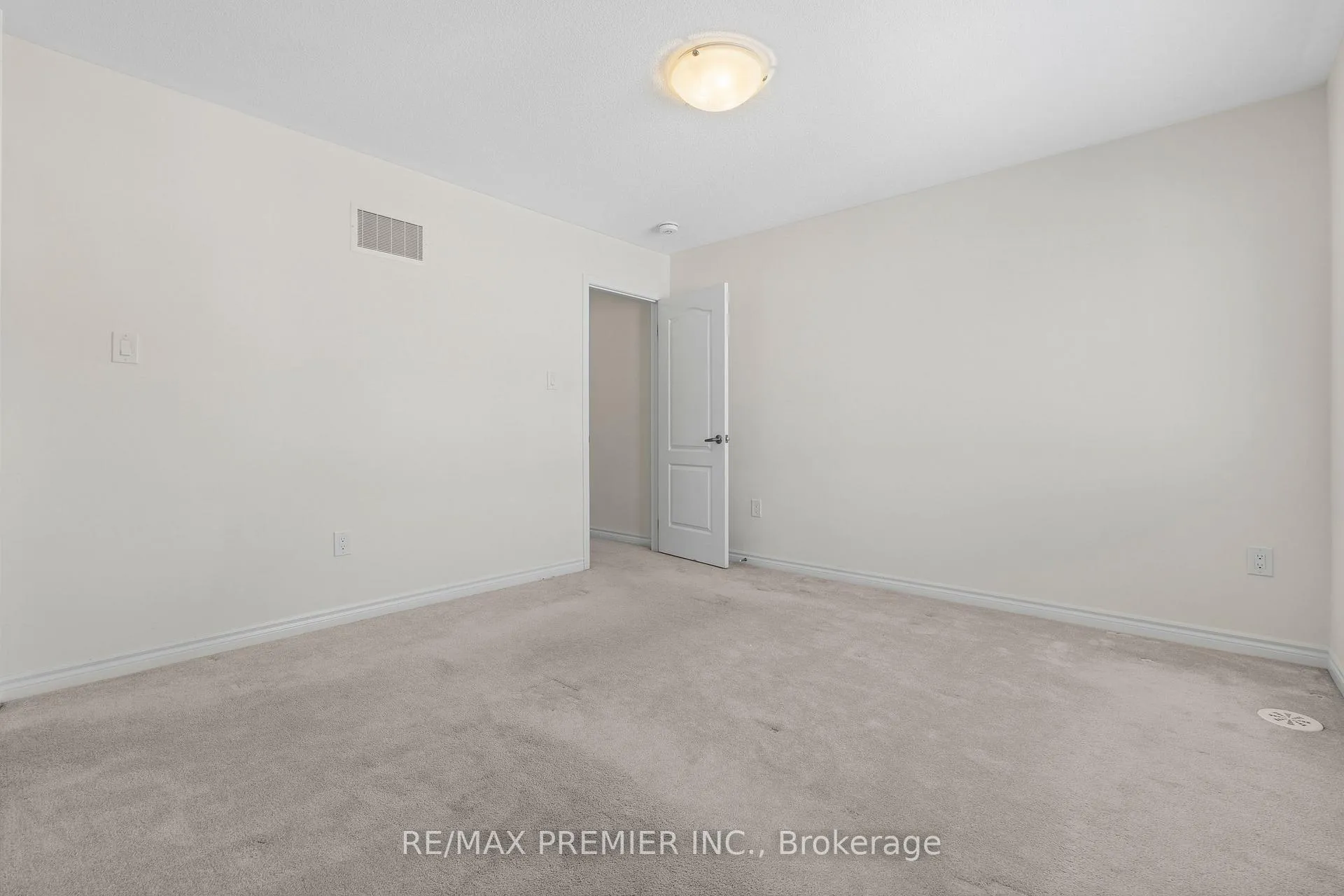 Photo 35 of 57 Baycliffe Crescent, Brampton, Northwest Brampton — HOMEH