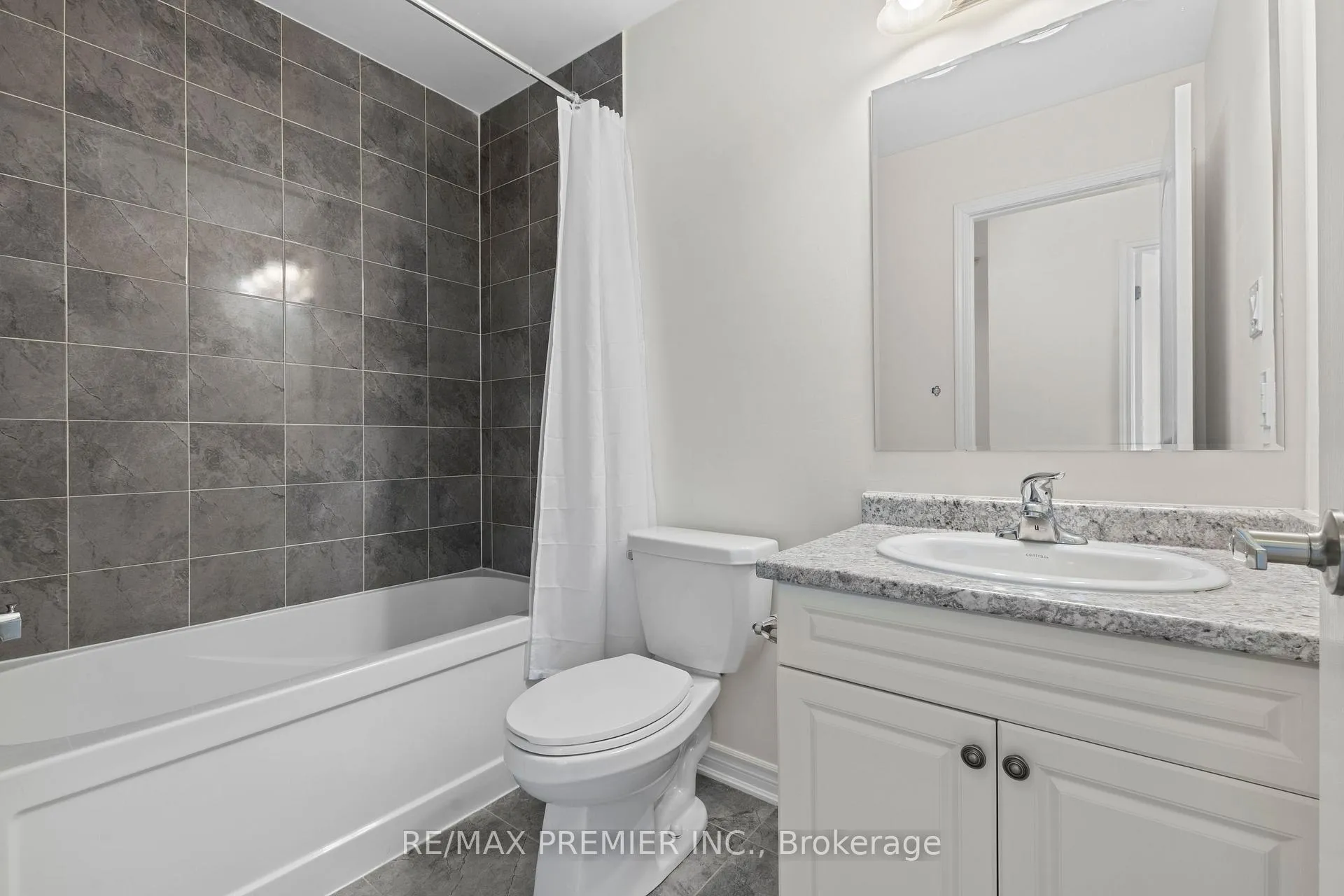 Photo 41 of 57 Baycliffe Crescent, Brampton, Northwest Brampton — HOMEH