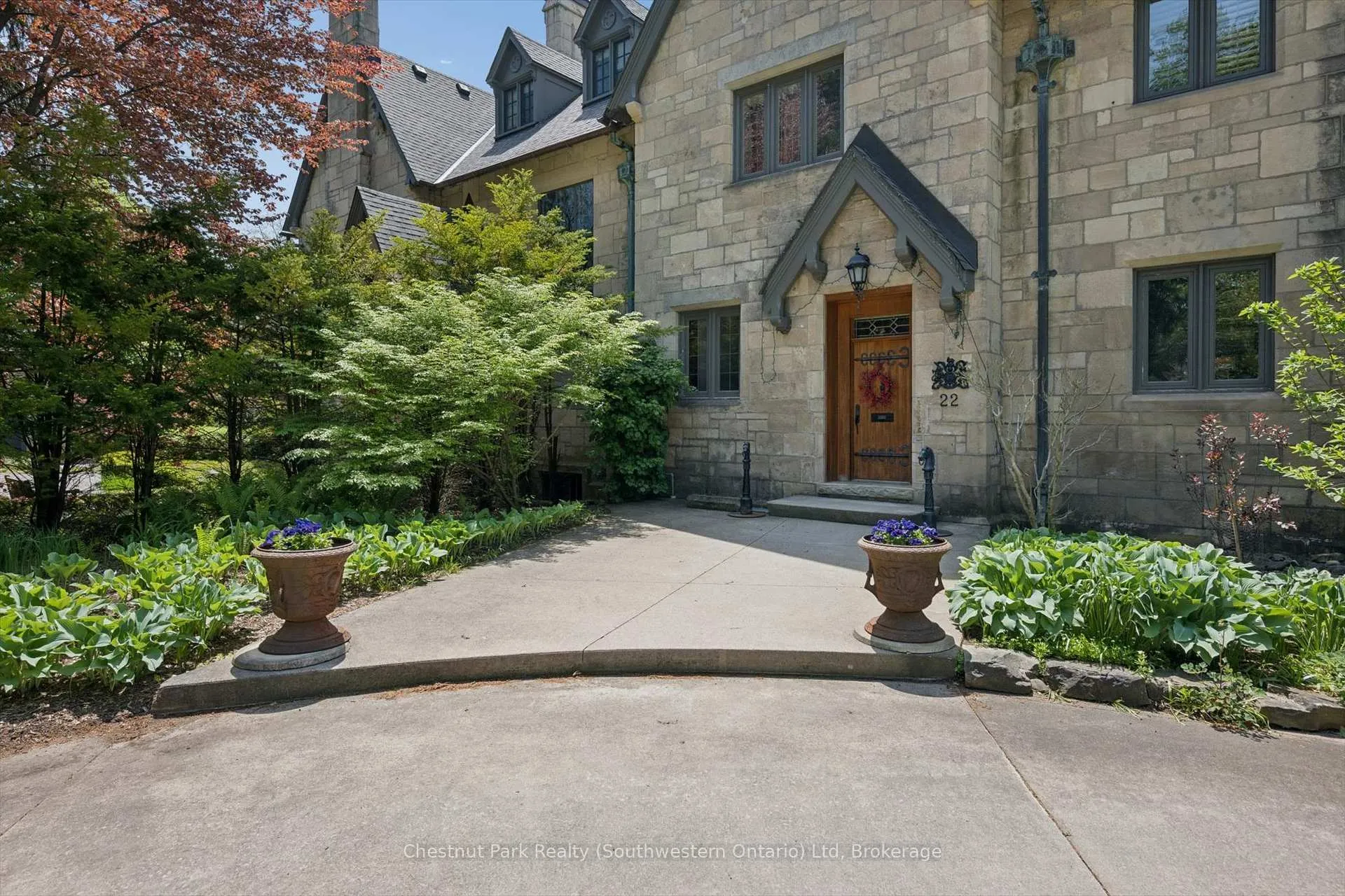 Photo 3 of 22 Stuart Street, Guelph, St. George's — HOMEH