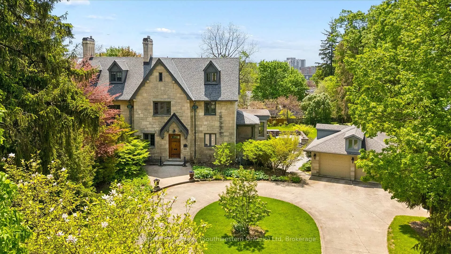Photo 6 of 22 Stuart Street, Guelph, St. George's — HOMEH