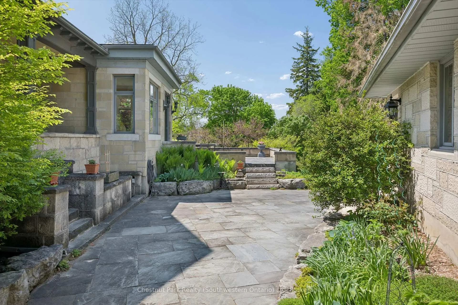 Photo 9 of 22 Stuart Street, Guelph, St. George's — HOMEH