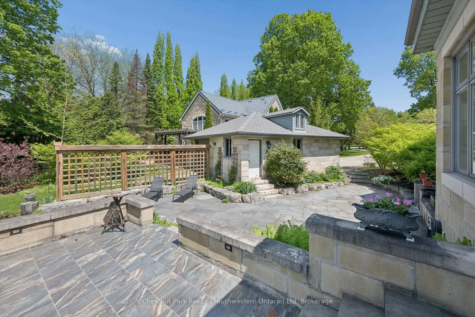 Photo 10 of 22 Stuart Street, Guelph, St. George's — HOMEH
