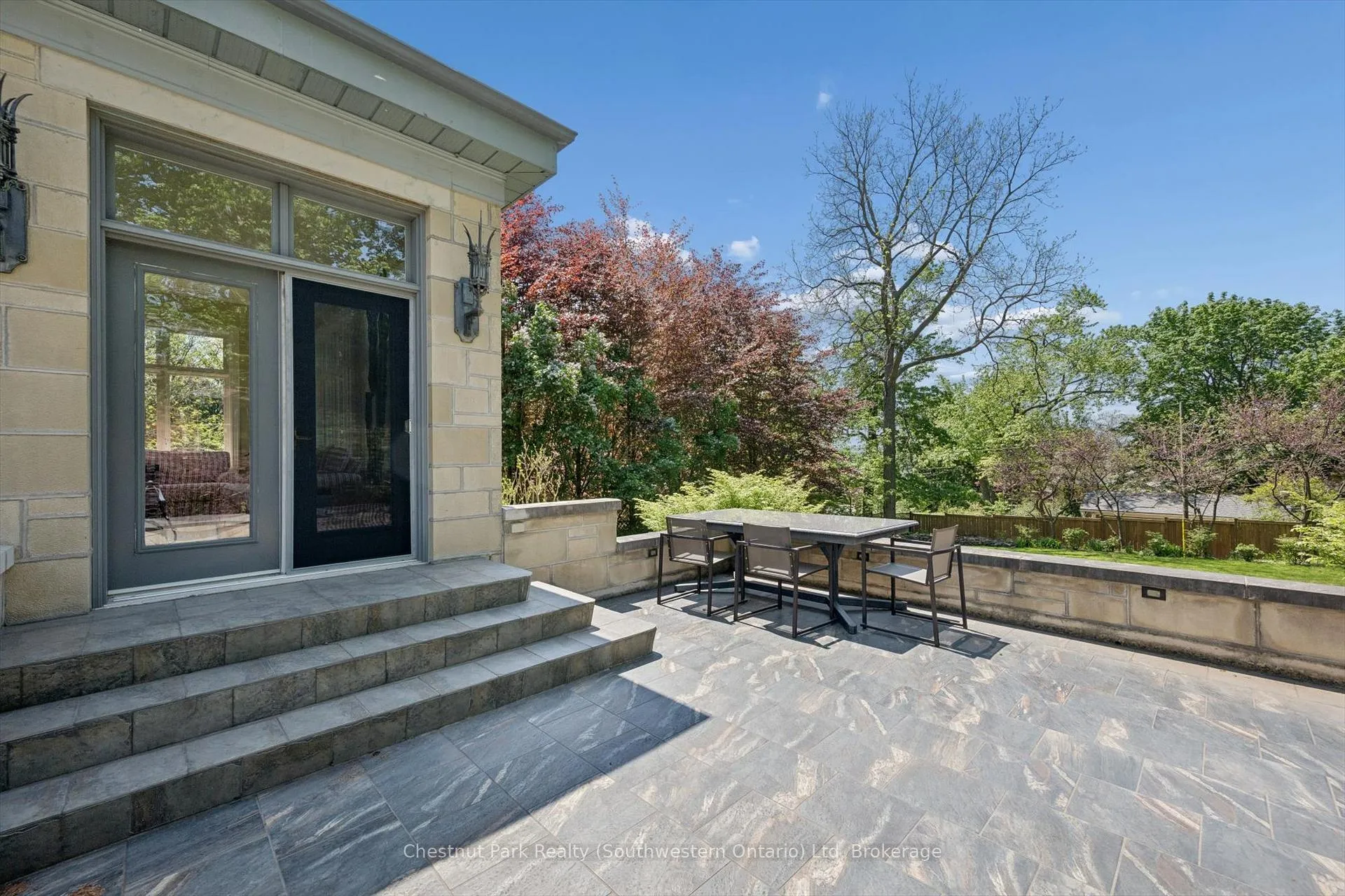 Photo 11 of 22 Stuart Street, Guelph, St. George's — HOMEH
