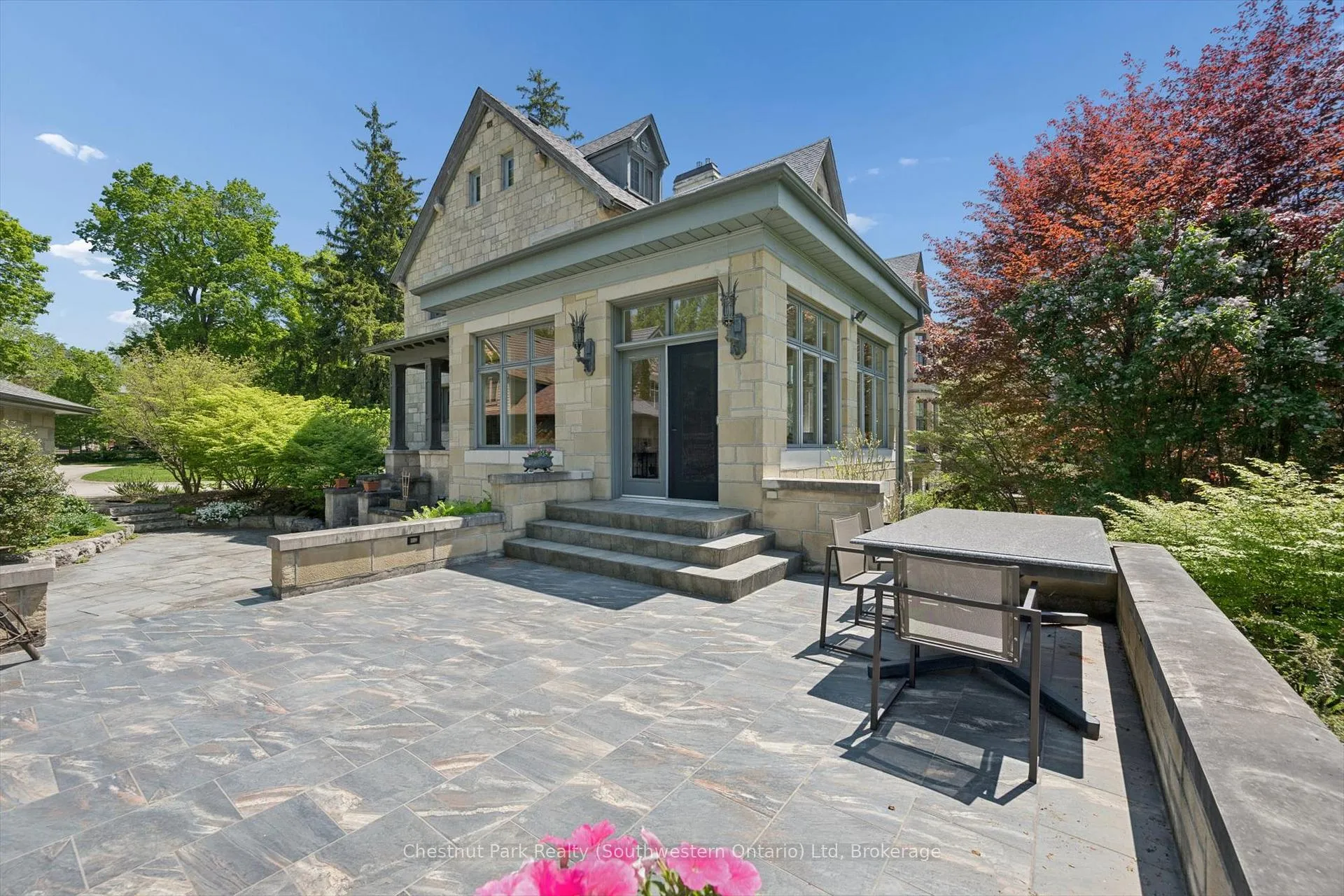 Photo 13 of 22 Stuart Street, Guelph, St. George's — HOMEH