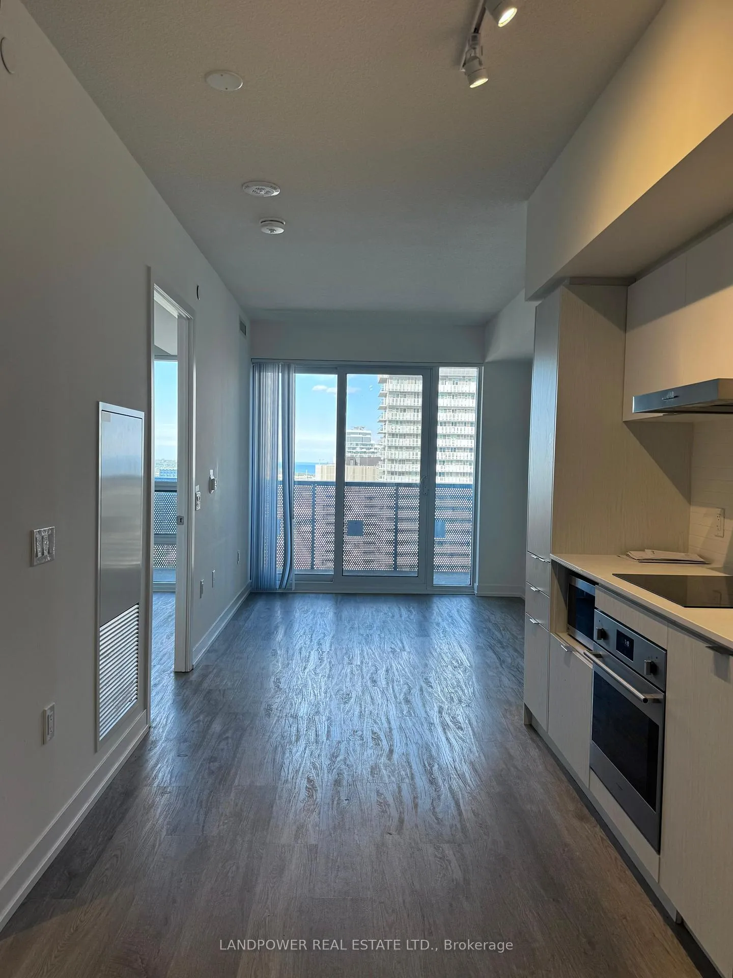 Photo 3 of Unit 4706, 55 Cooper Street, Toronto, Waterfront Communities — HOMEH