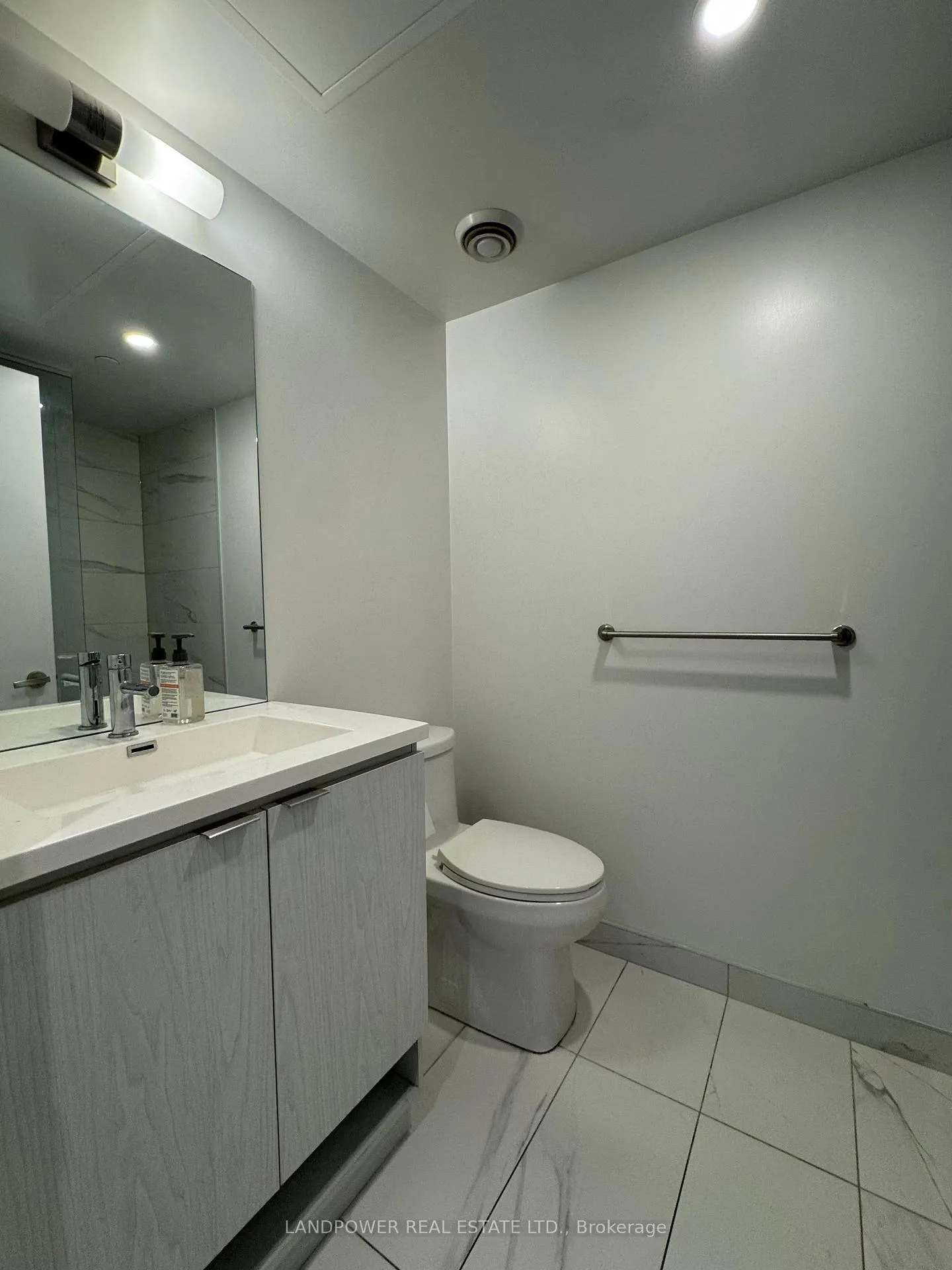 Photo 7 of Unit 4706, 55 Cooper Street, Toronto, Waterfront Communities — HOMEH