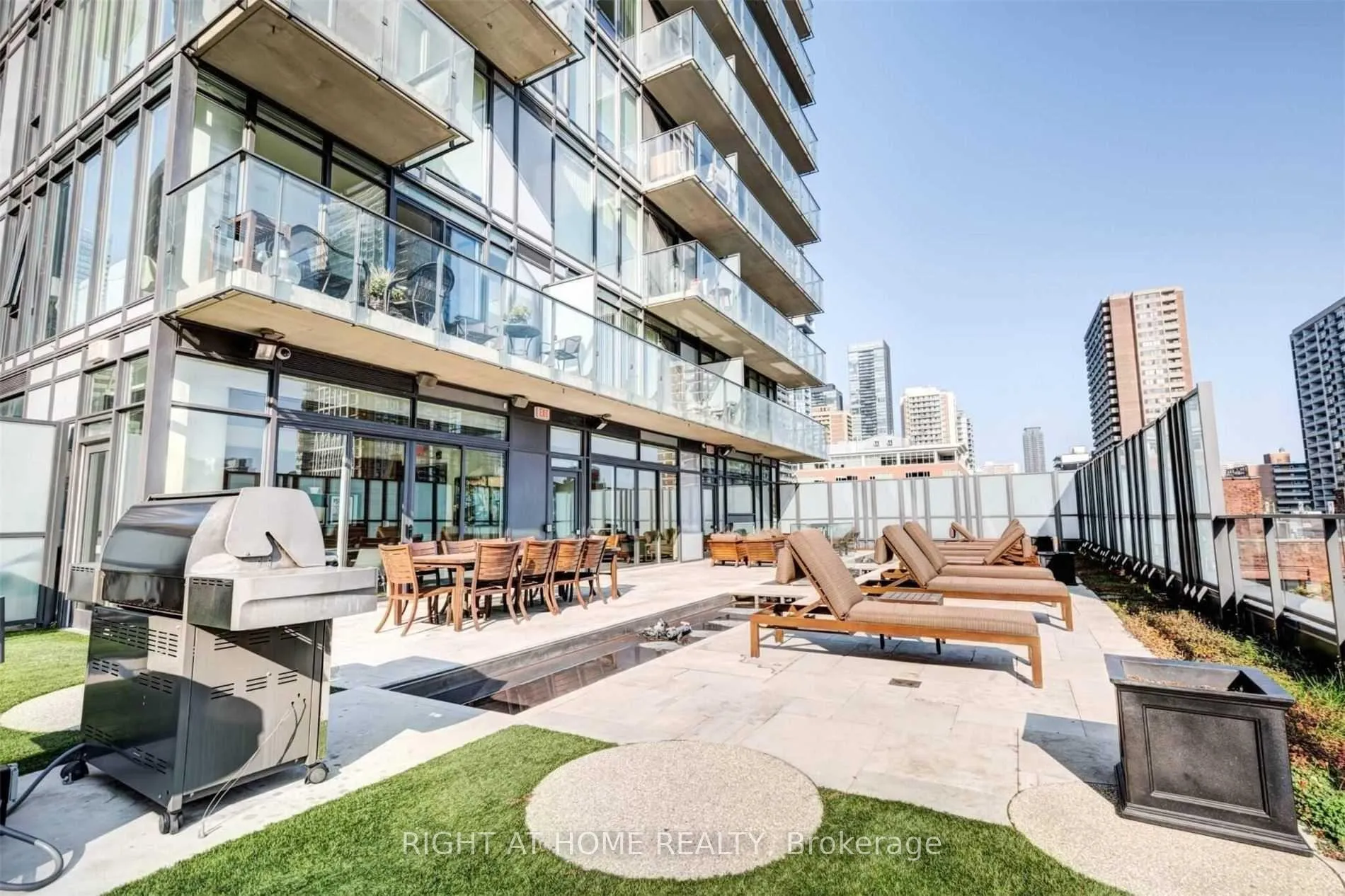 Photo 2 of Unit 1802, 75 St Nicholas Street, Toronto, Bay Street Corridor — HOMEH