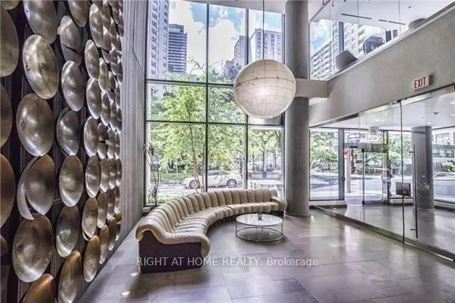 Photo 7 of Unit 1802, 75 St Nicholas Street, Toronto, Bay Street Corridor — HOMEH