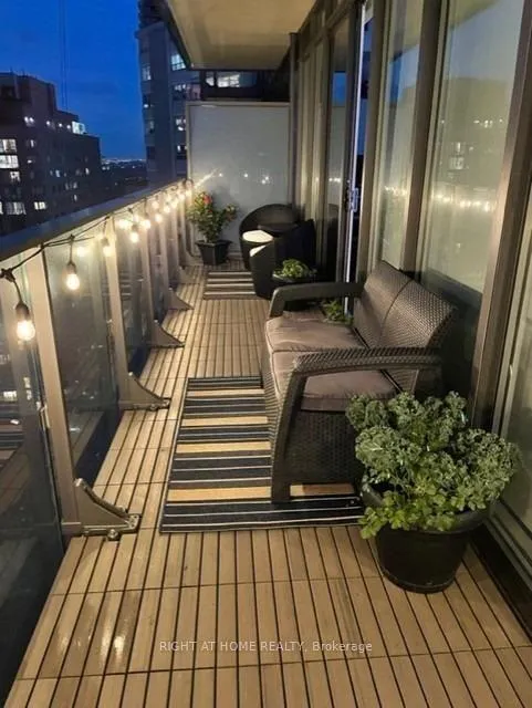 Photo 9 of Unit 1802, 75 St Nicholas Street, Toronto, Bay Street Corridor — HOMEH