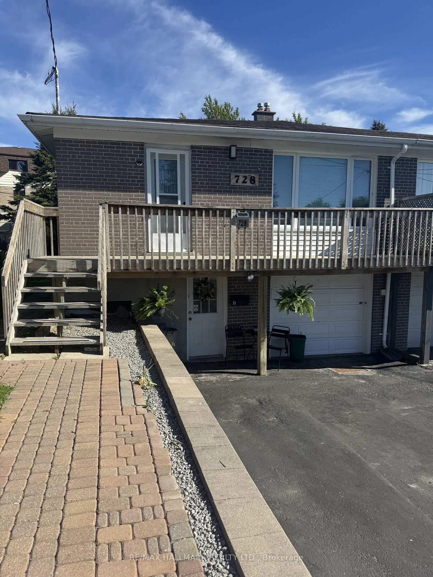 Front of 728 Sunnypoint Drive