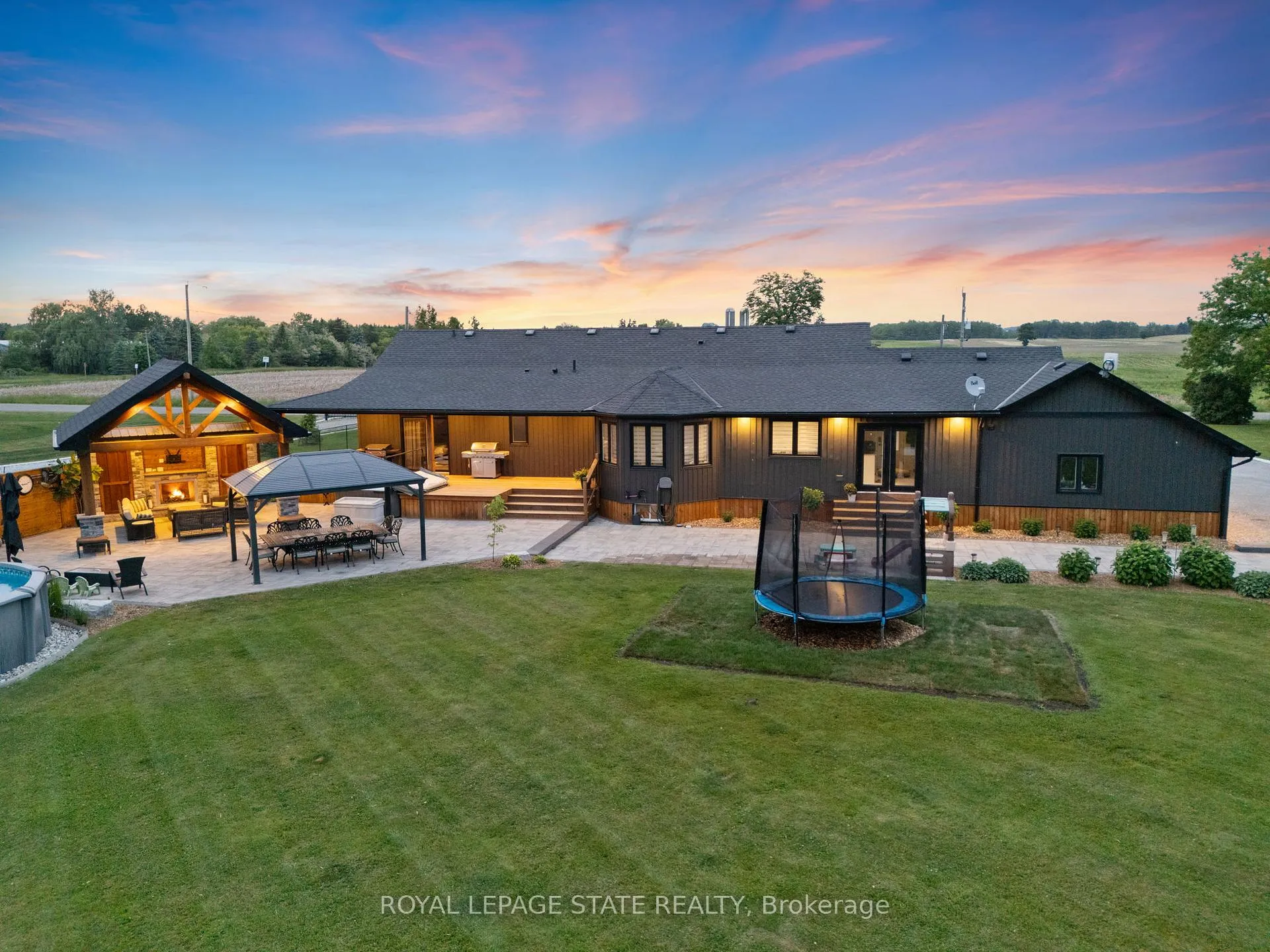 Photo 4 of 6251 Walkers Road, Hamilton, Mount Hope — HOMEH