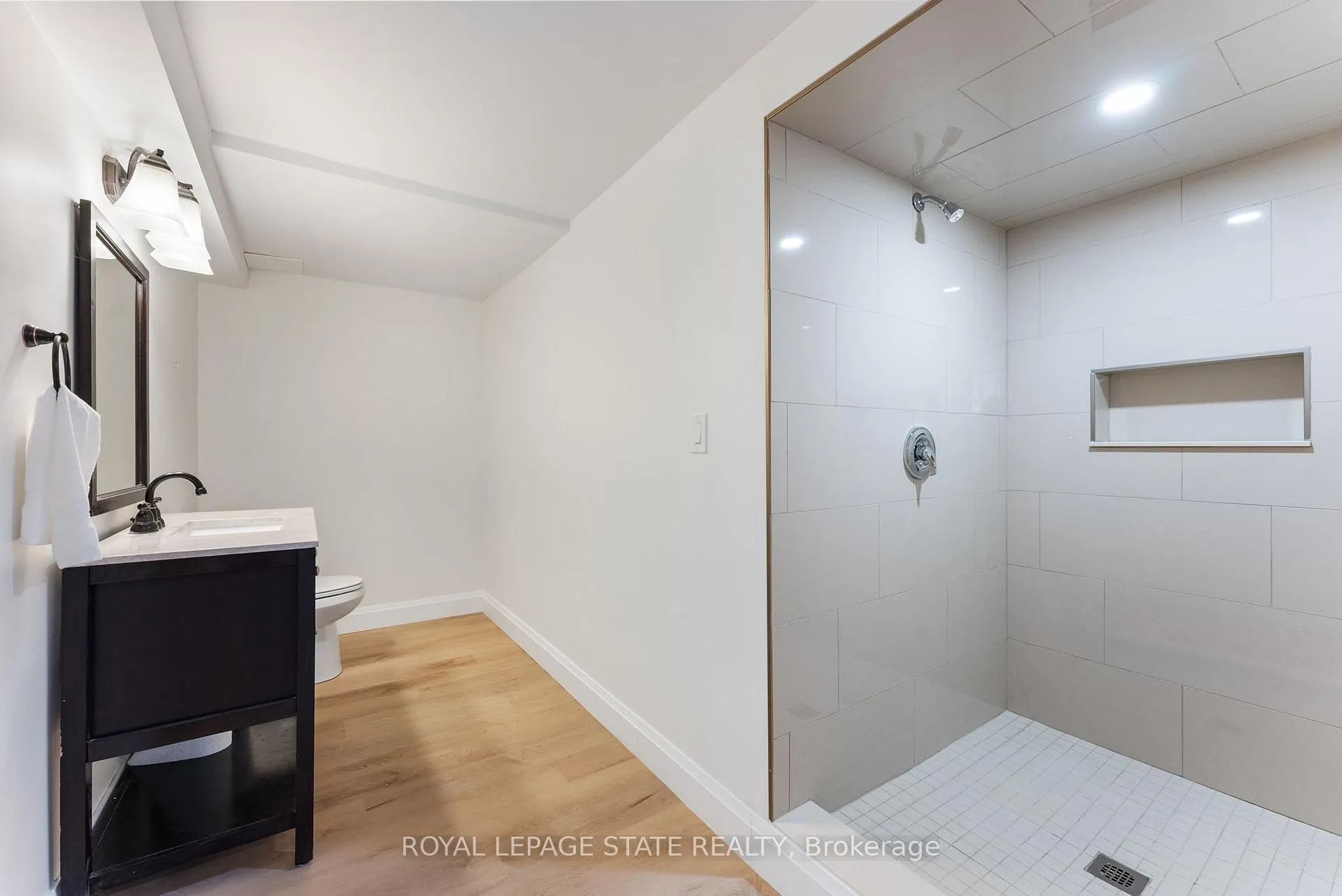 Photo 23 of 6251 Walkers Road, Hamilton, Mount Hope — HOMEH
