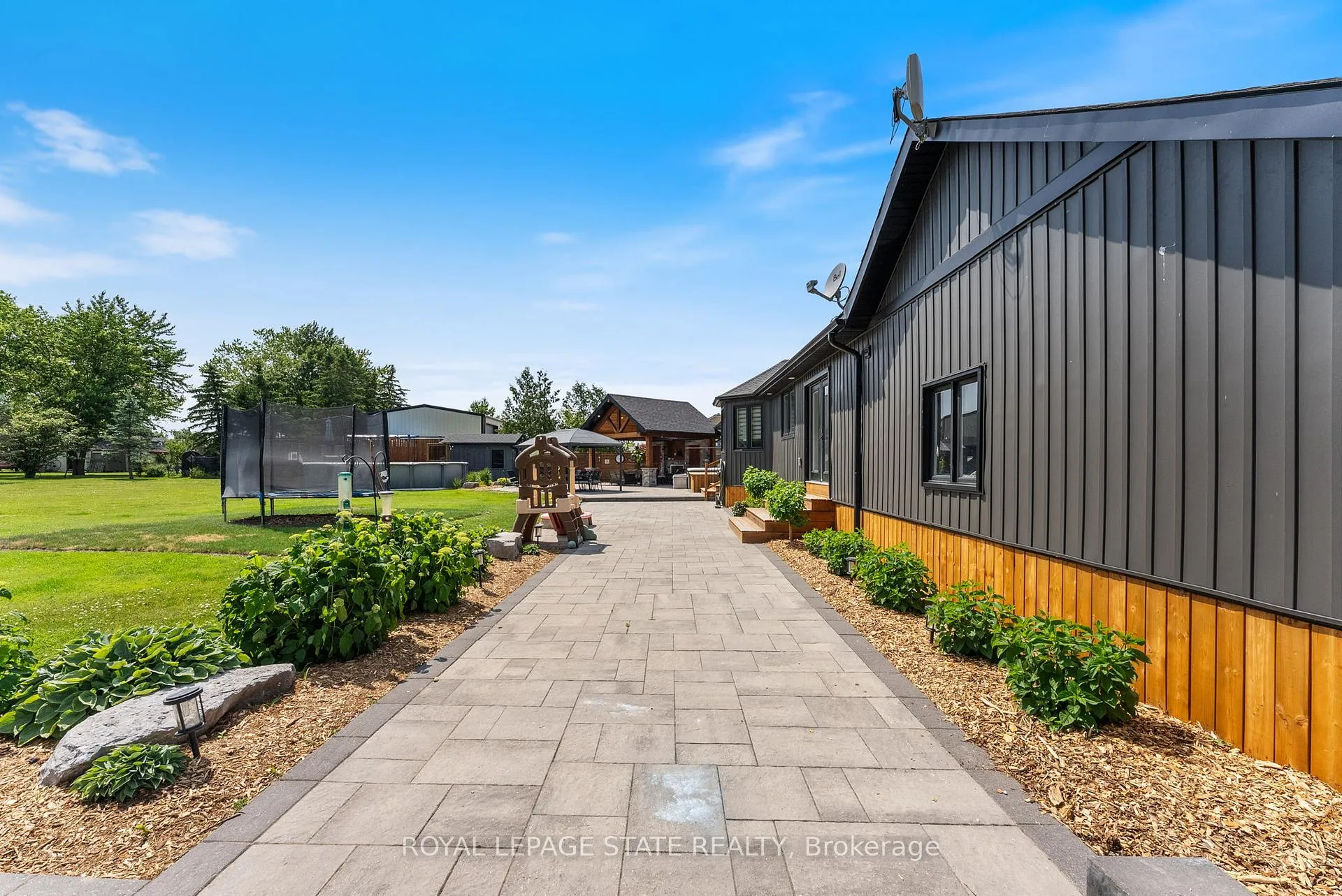 Photo 25 of 6251 Walkers Road, Hamilton, Mount Hope — HOMEH