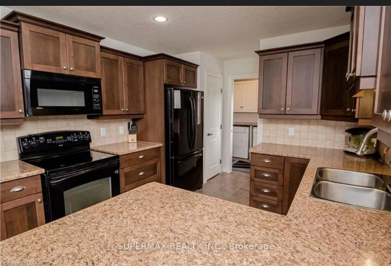 Photo 7 of 26 Pine Valley Drive, St. Thomas — HOMEH