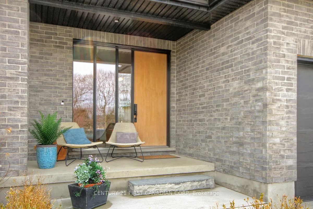 Photo 5 of 2113 Linkway Boulevard, London, South A — HOMEH