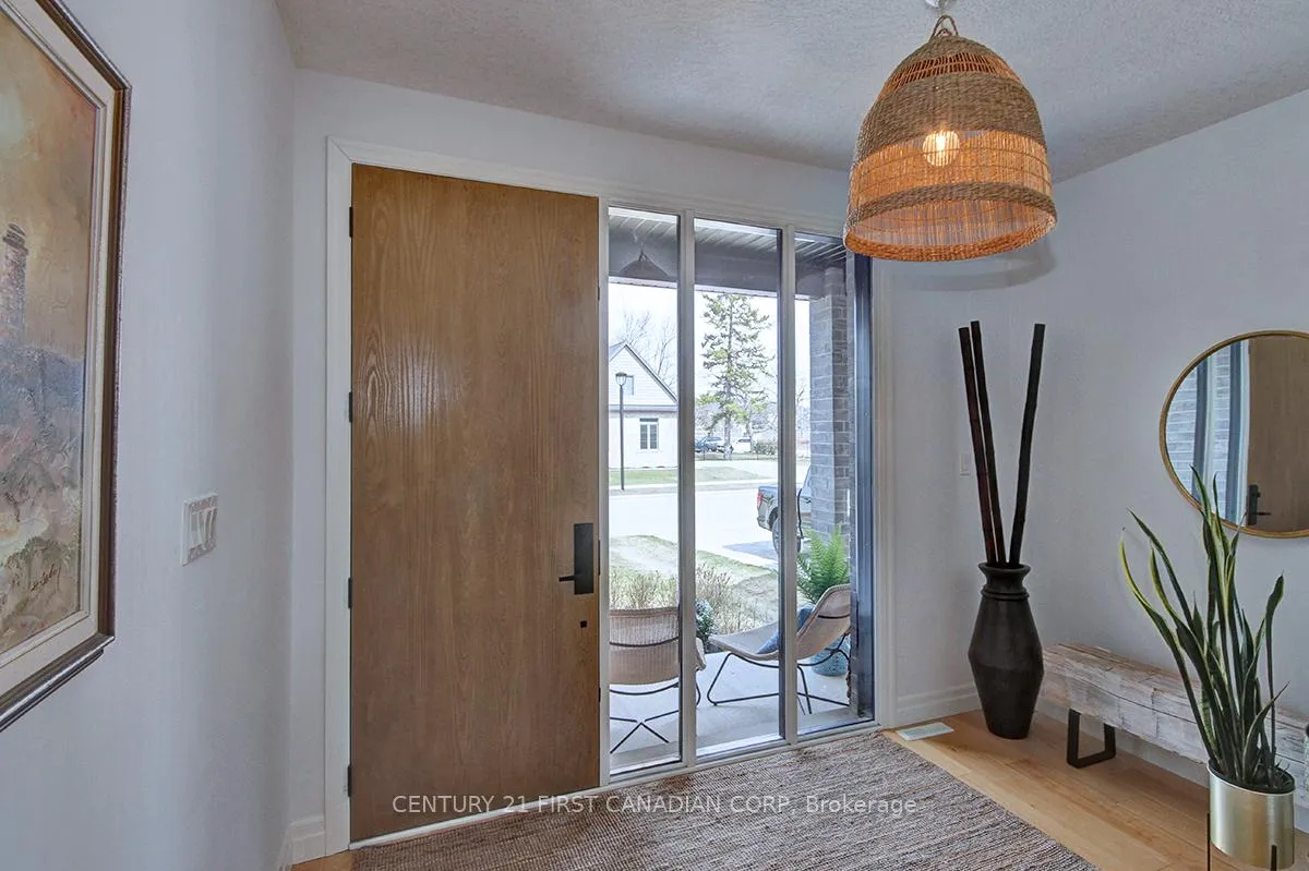 Photo 6 of 2113 Linkway Boulevard, London, South A — HOMEH