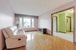 Photo 7 of 35 Kingsplate Crescent, Etobicoke, West Humber-Clairville — HOMEH