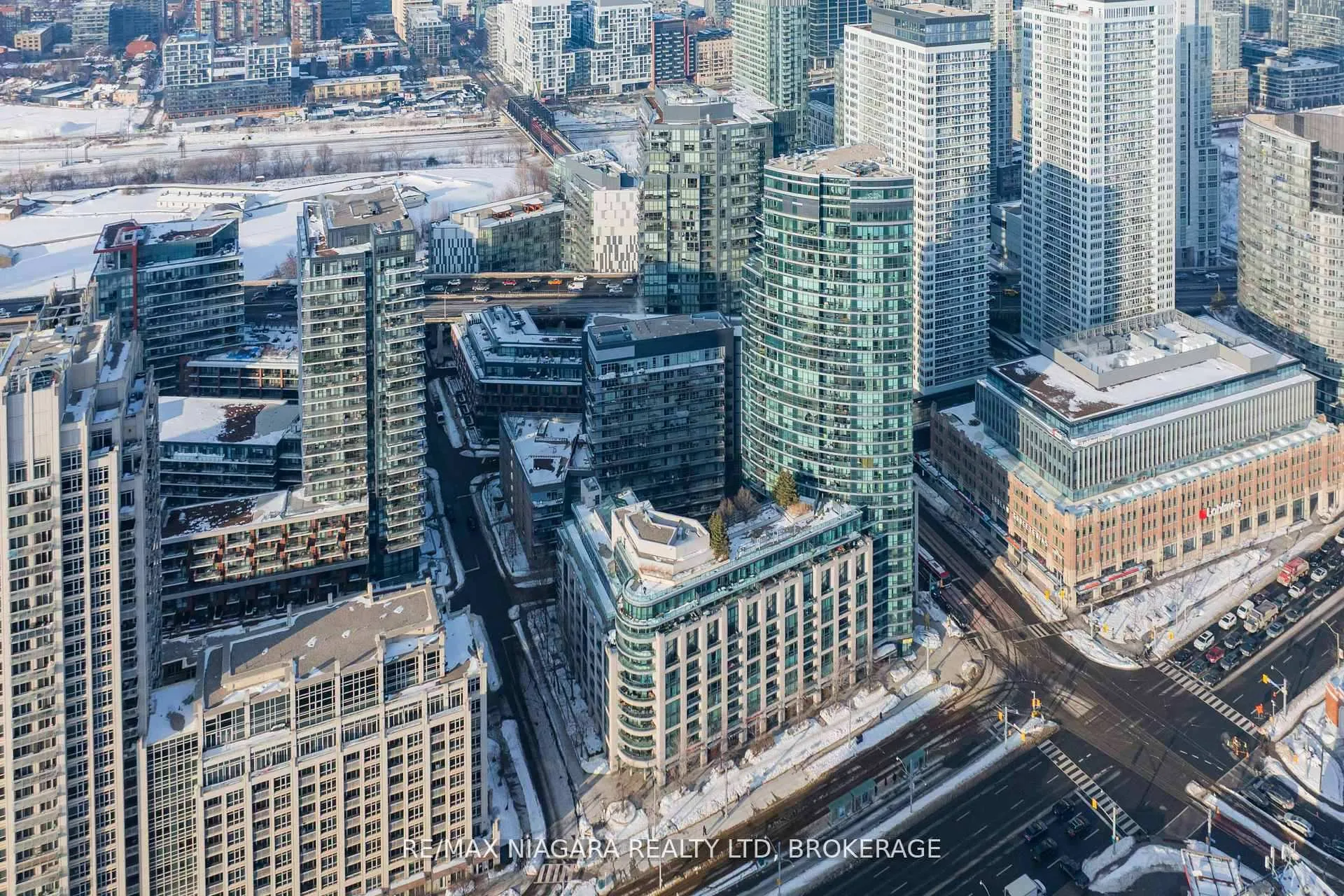 Photo 3 of Unit 1601, 600 Fleet Street, Toronto, Niagara — HOMEH