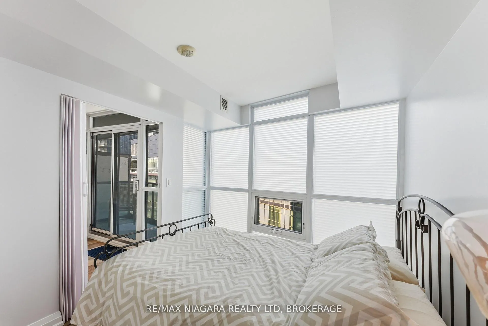 Photo 15 of Unit 1601, 600 Fleet Street, Toronto, Niagara — HOMEH