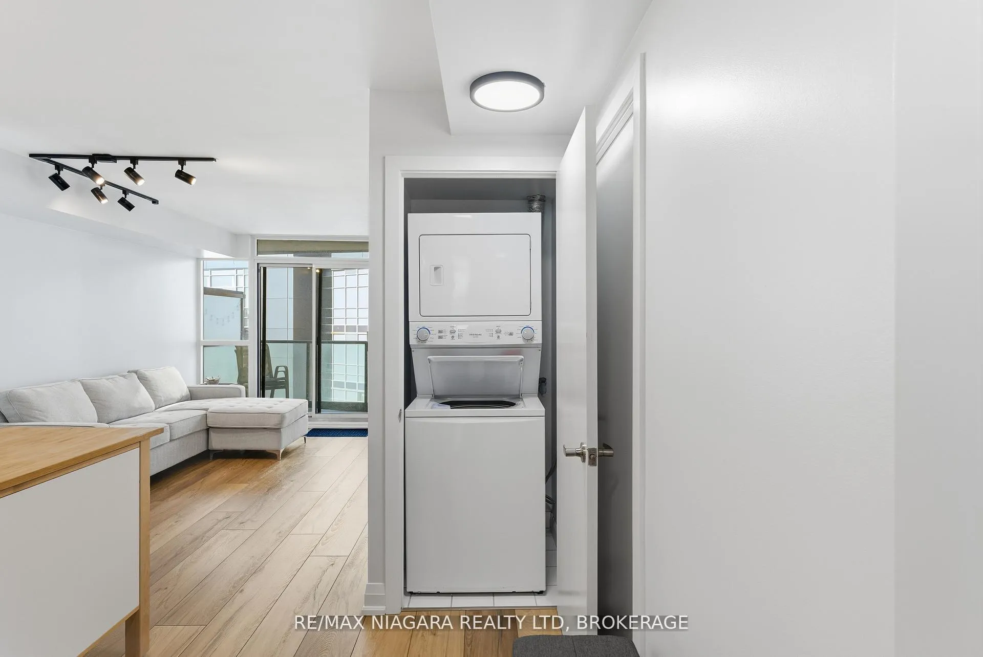 Photo 16 of Unit 1601, 600 Fleet Street, Toronto, Niagara — HOMEH