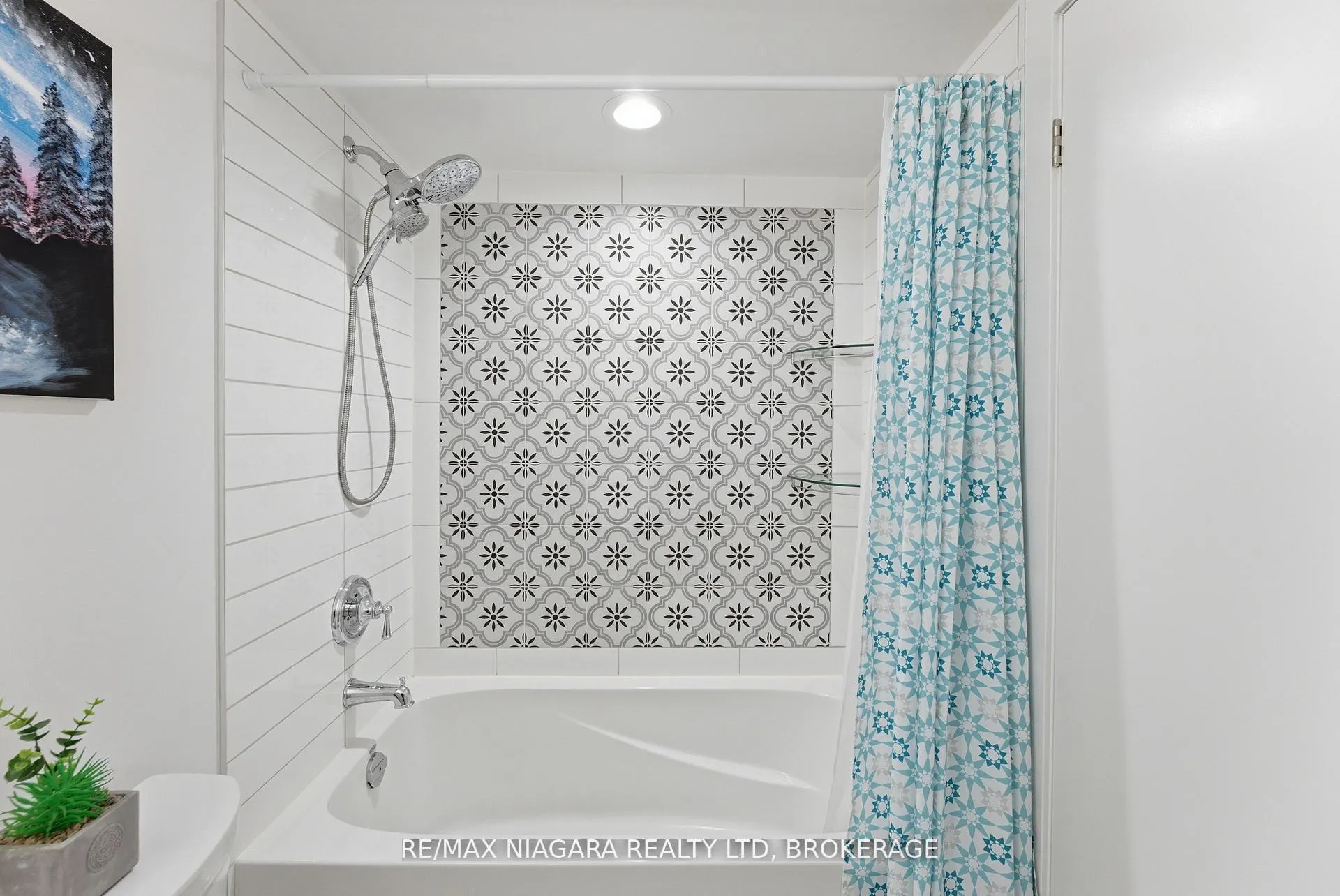 Photo 19 of Unit 1601, 600 Fleet Street, Toronto, Niagara — HOMEH