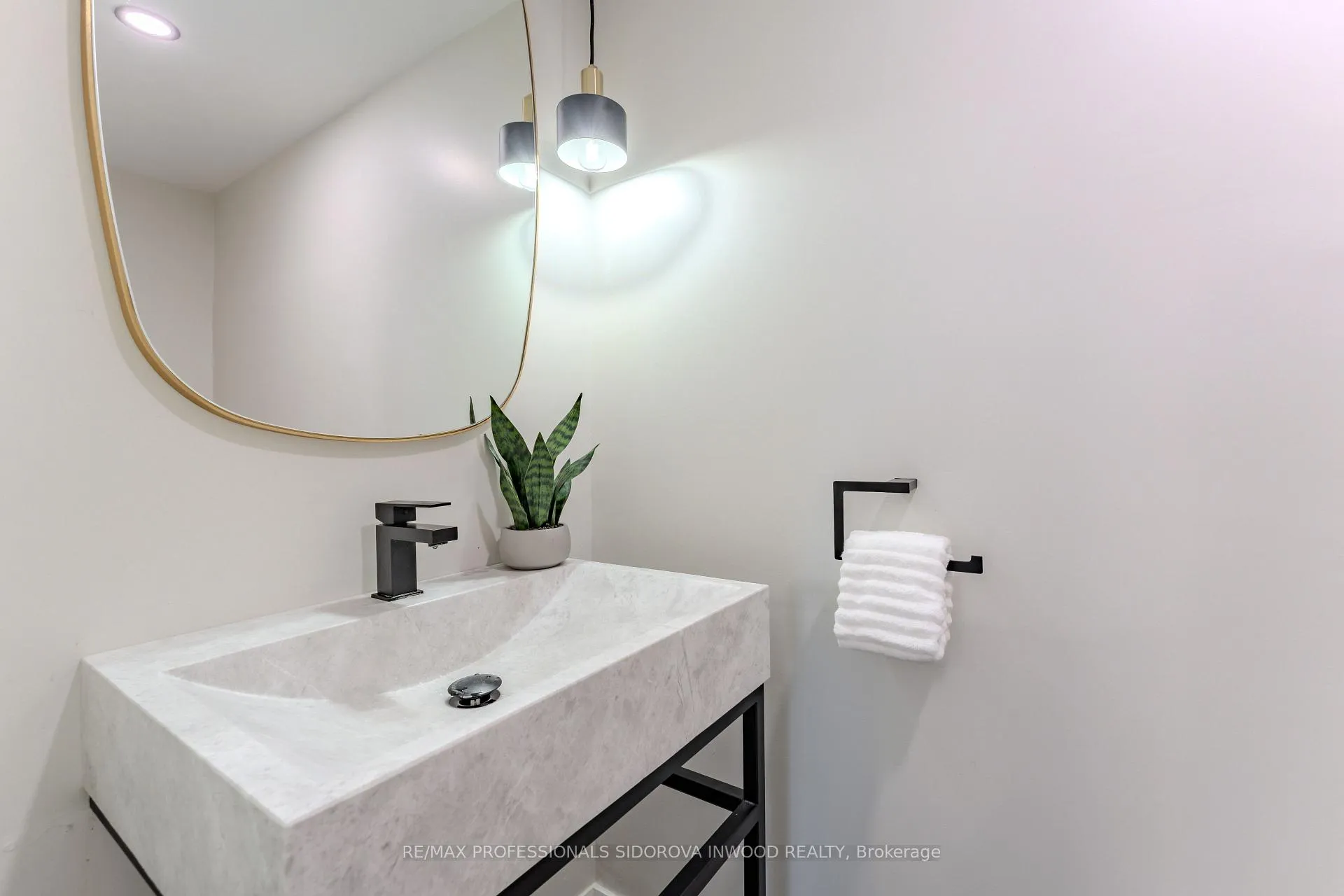 Photo 13 of 664 Windermere Avenue, Toronto, Runnymede-Bloor West Village — HOMEH