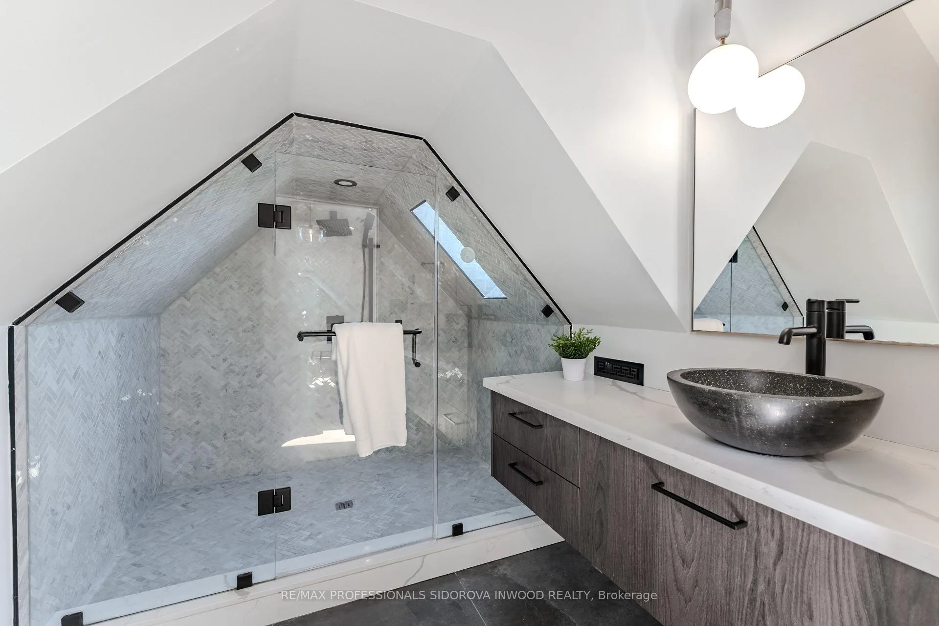 Photo 17 of 664 Windermere Avenue, Toronto, Runnymede-Bloor West Village — HOMEH