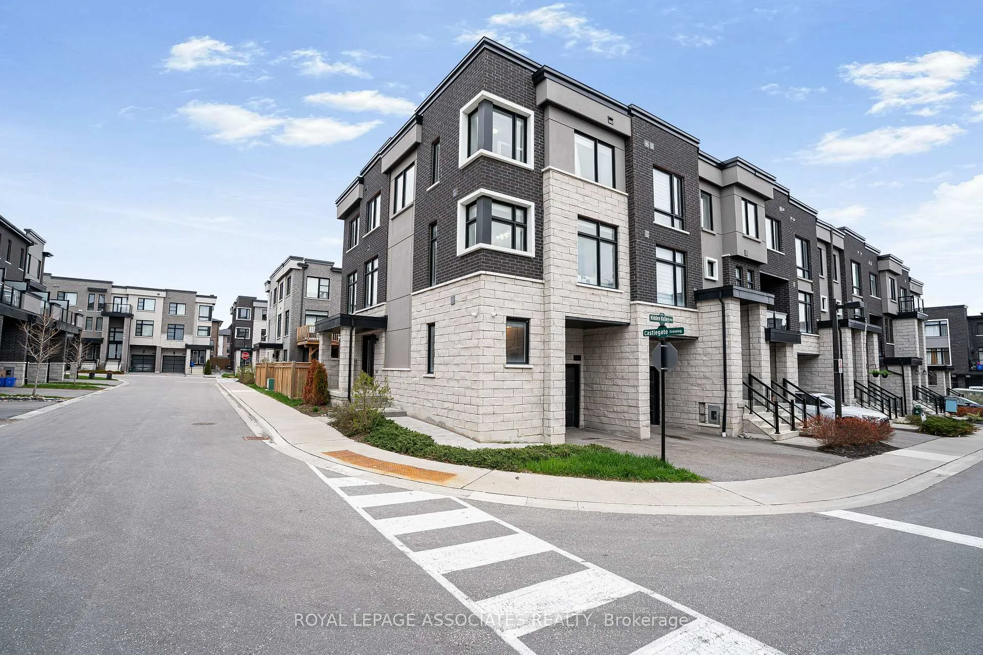 Photo 1 of 1662 Hidden Valley Glen, Pickering, Duffin Heights — HOMEH