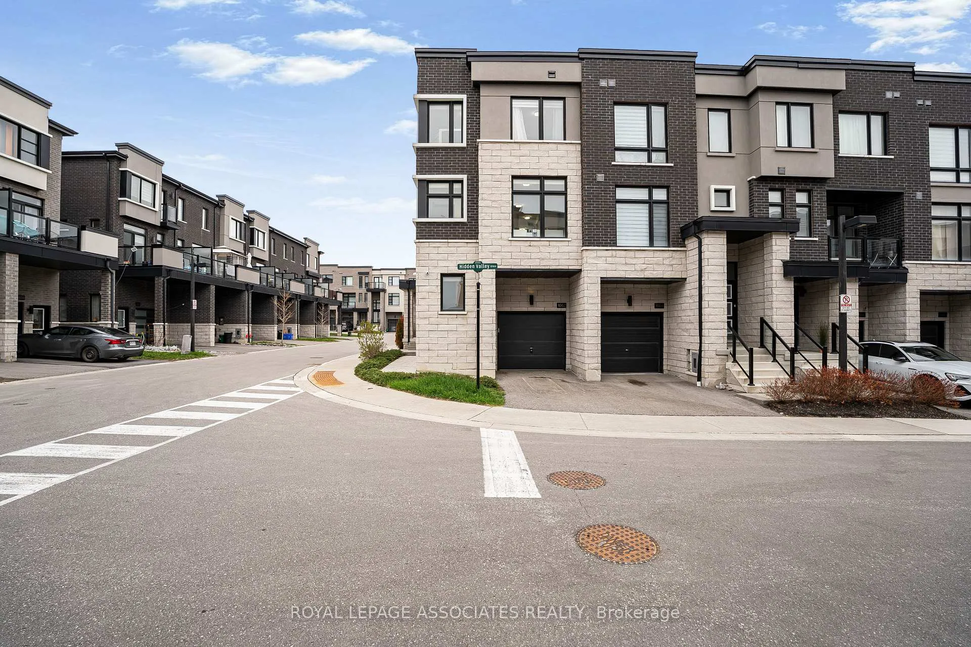 Photo 3 of 1662 Hidden Valley Glen, Pickering, Duffin Heights — HOMEH